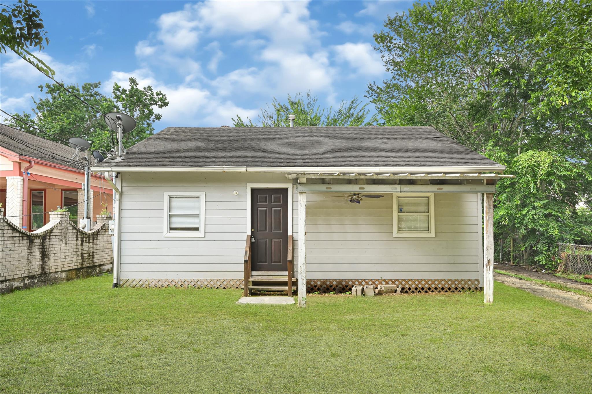 14336 Victoria Street — photo
