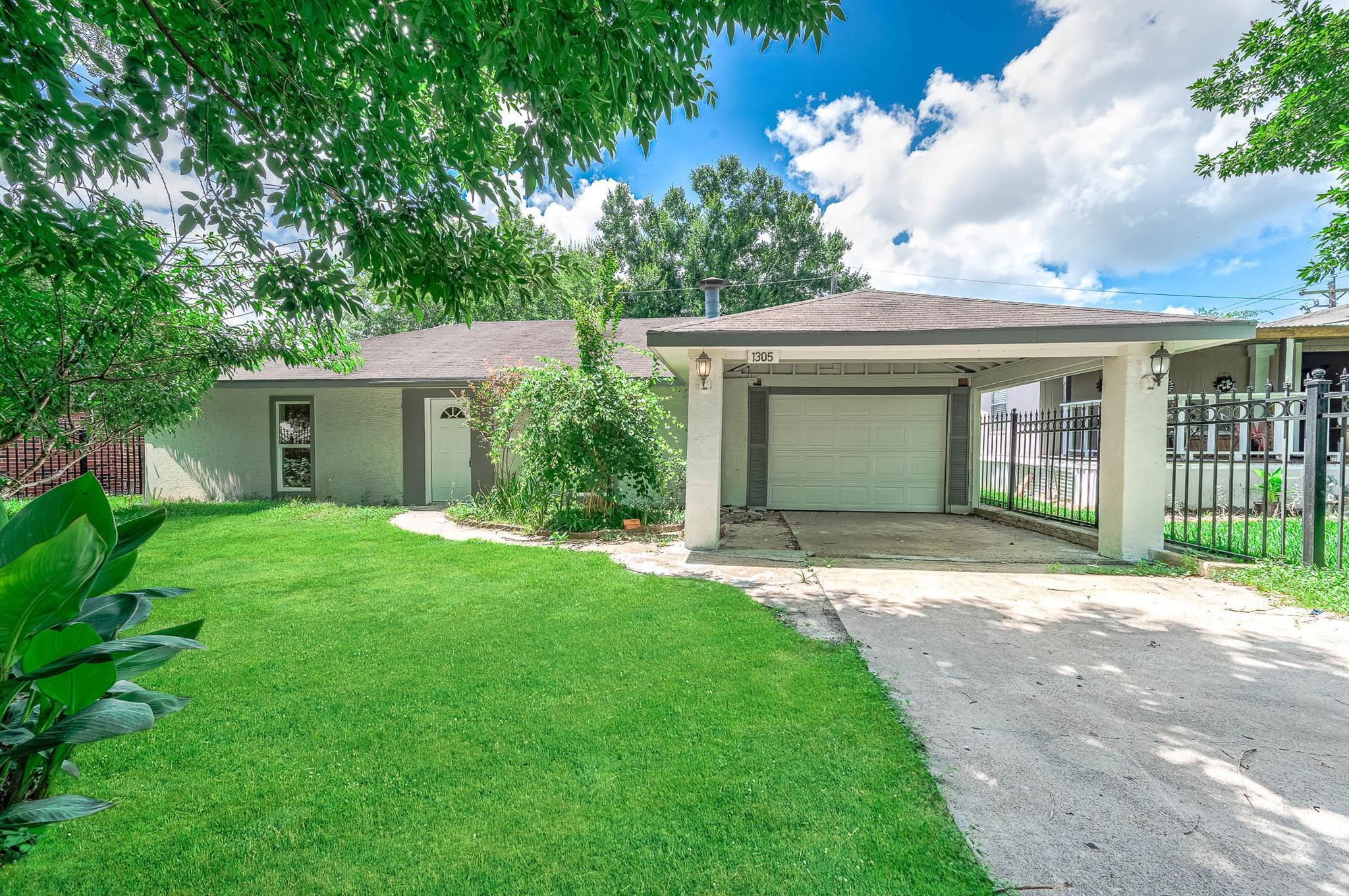 1305 Winchester Dr — photo