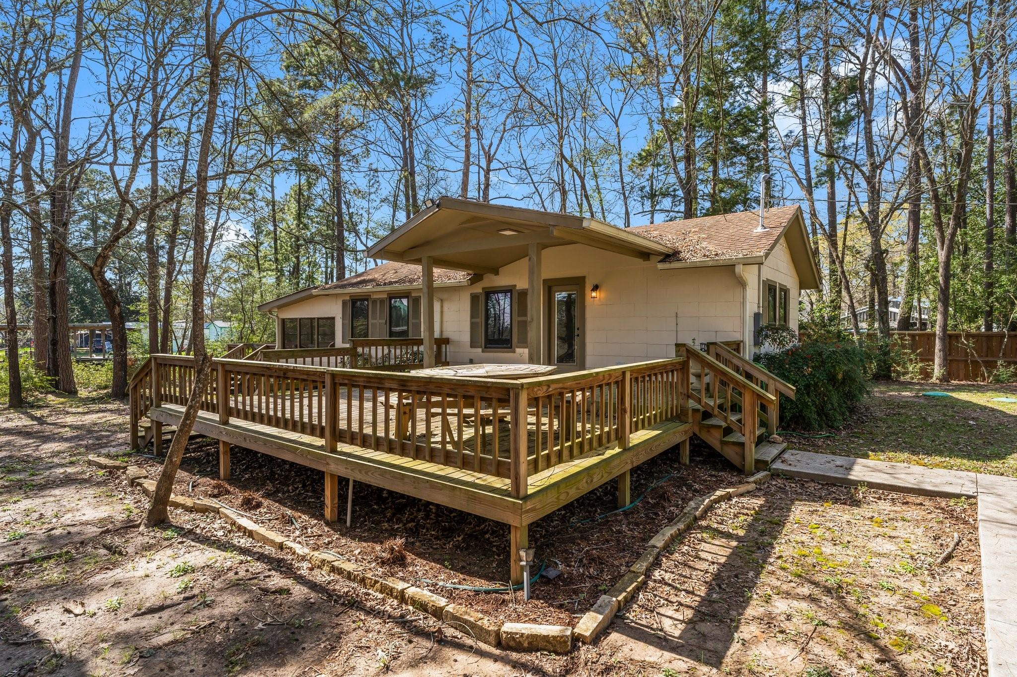 812 Lake Livingston Boulevard — photo