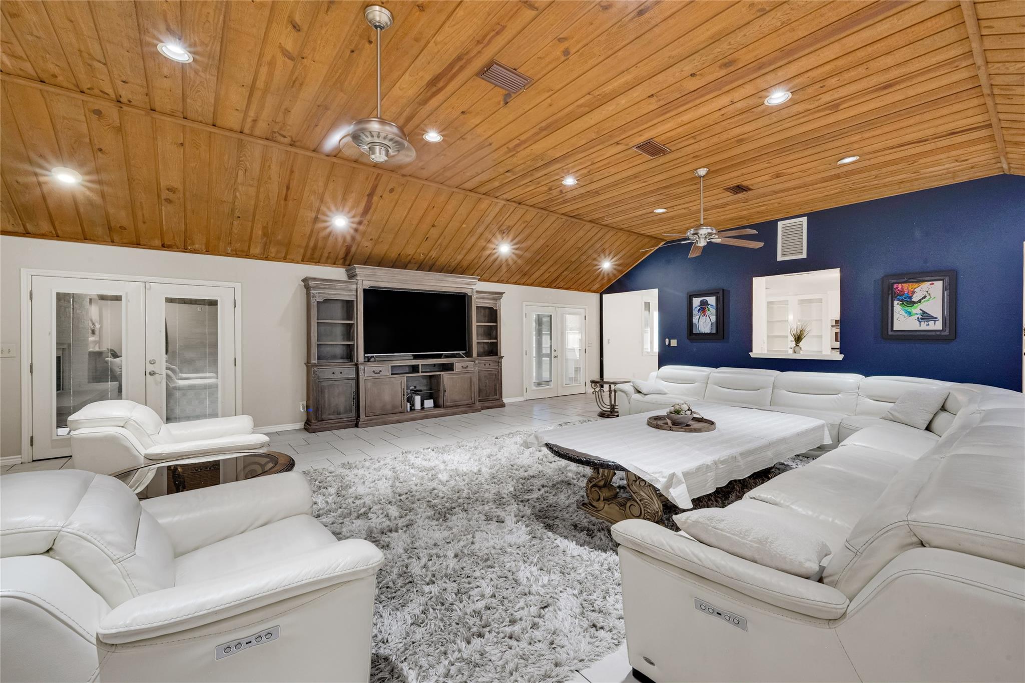 3123 Woodland Court — photo