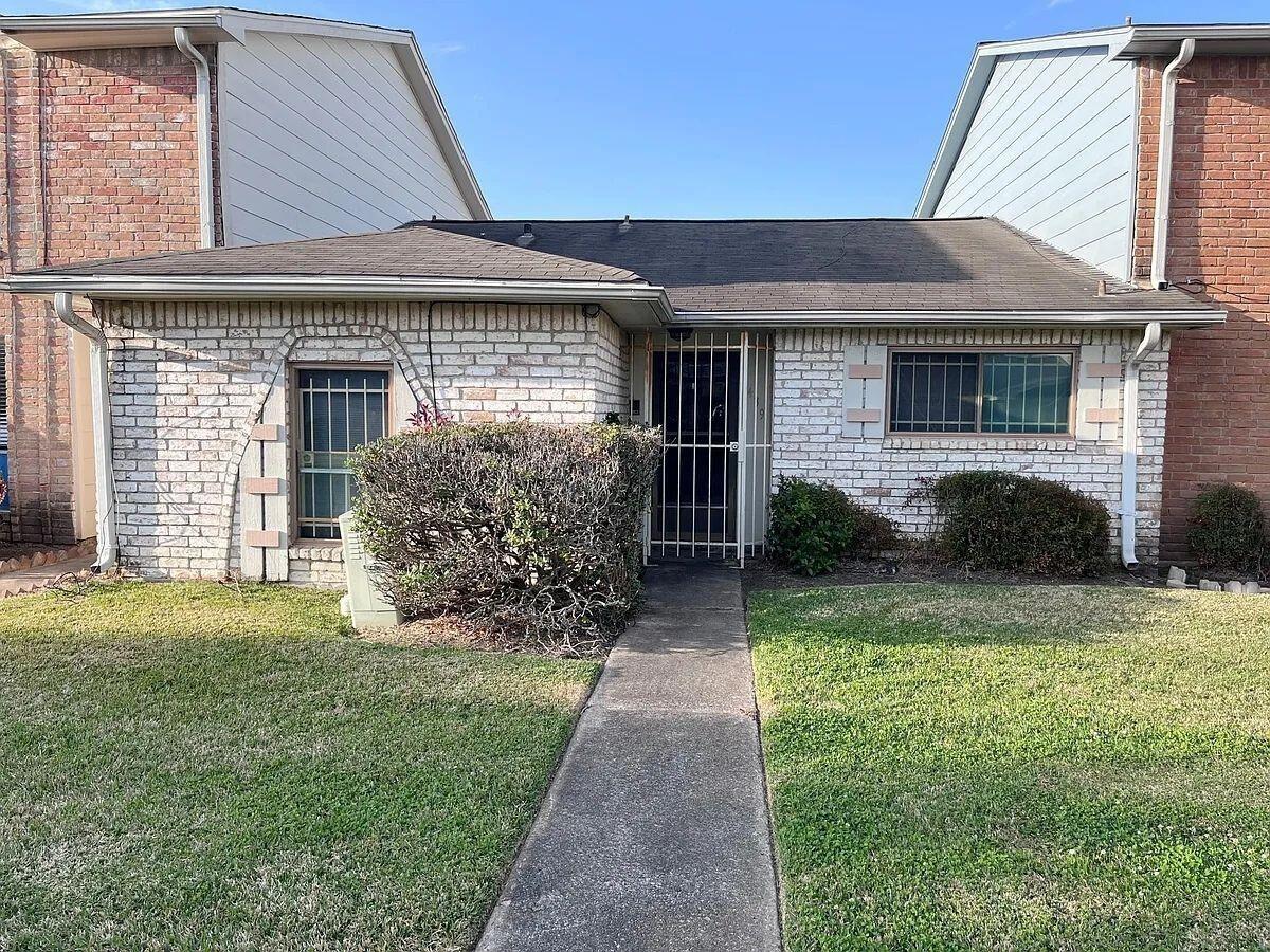 6439 S Briar Bayou Drive — photo