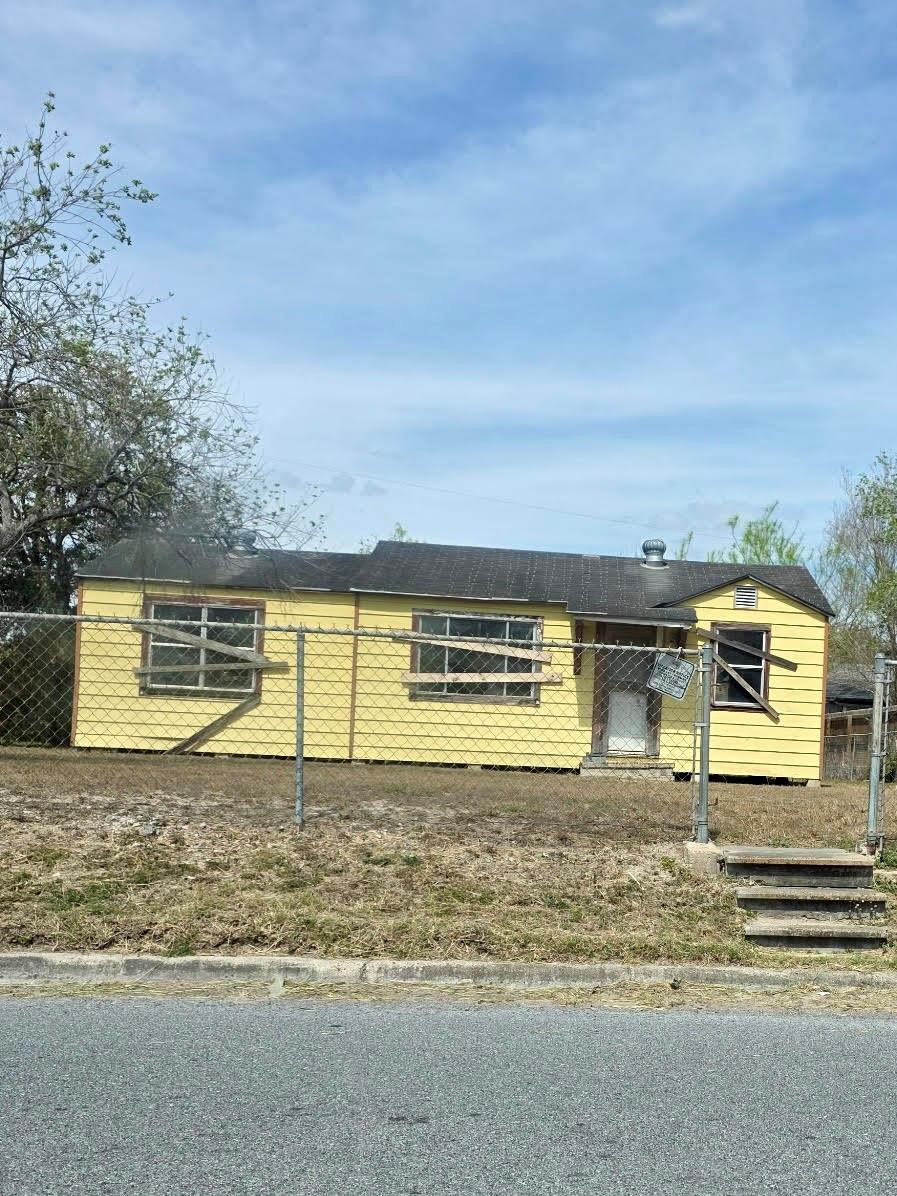 319 E Ricky Crossland Avenue — photo