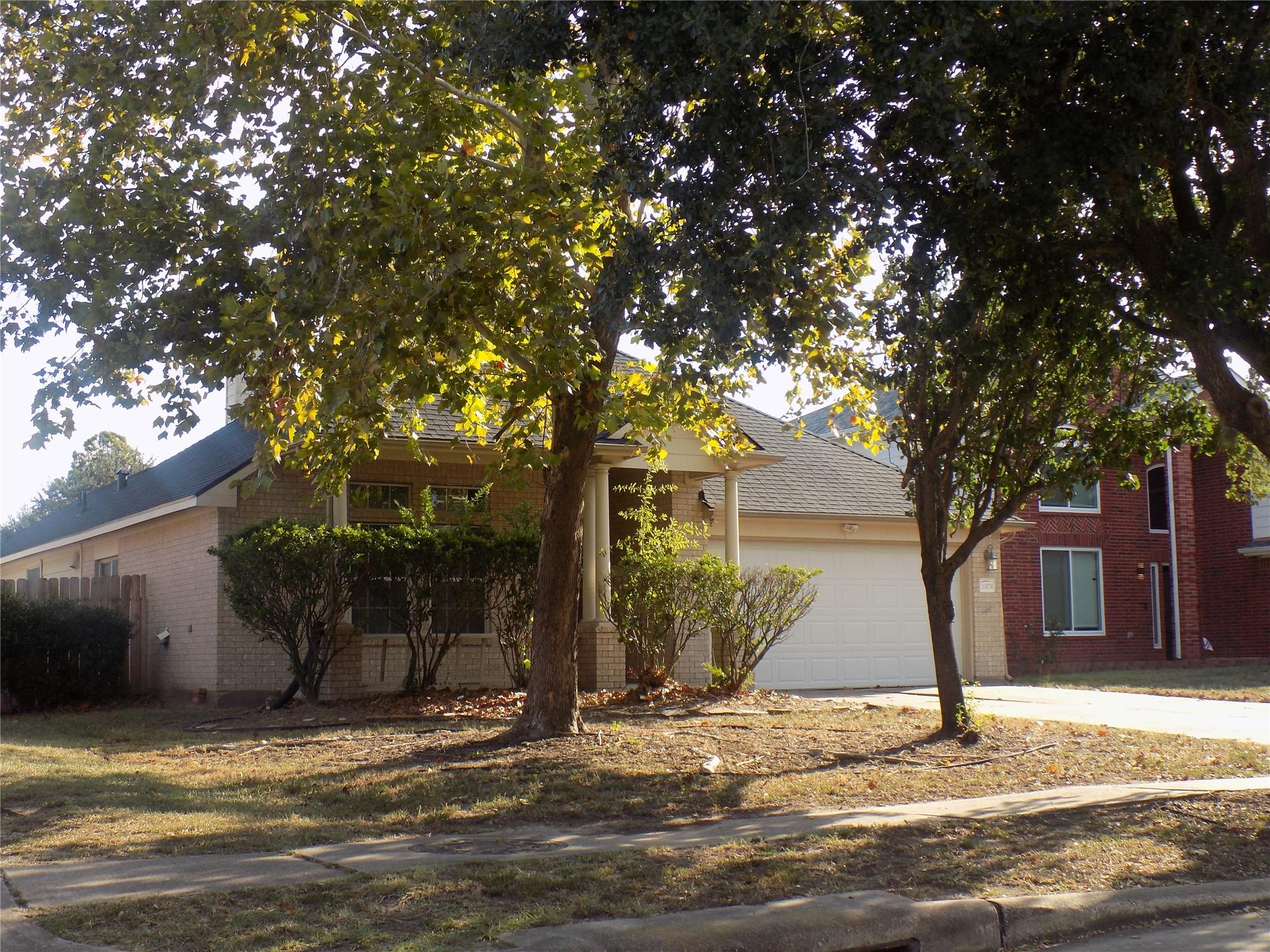 20031 Goldlake Drive — photo