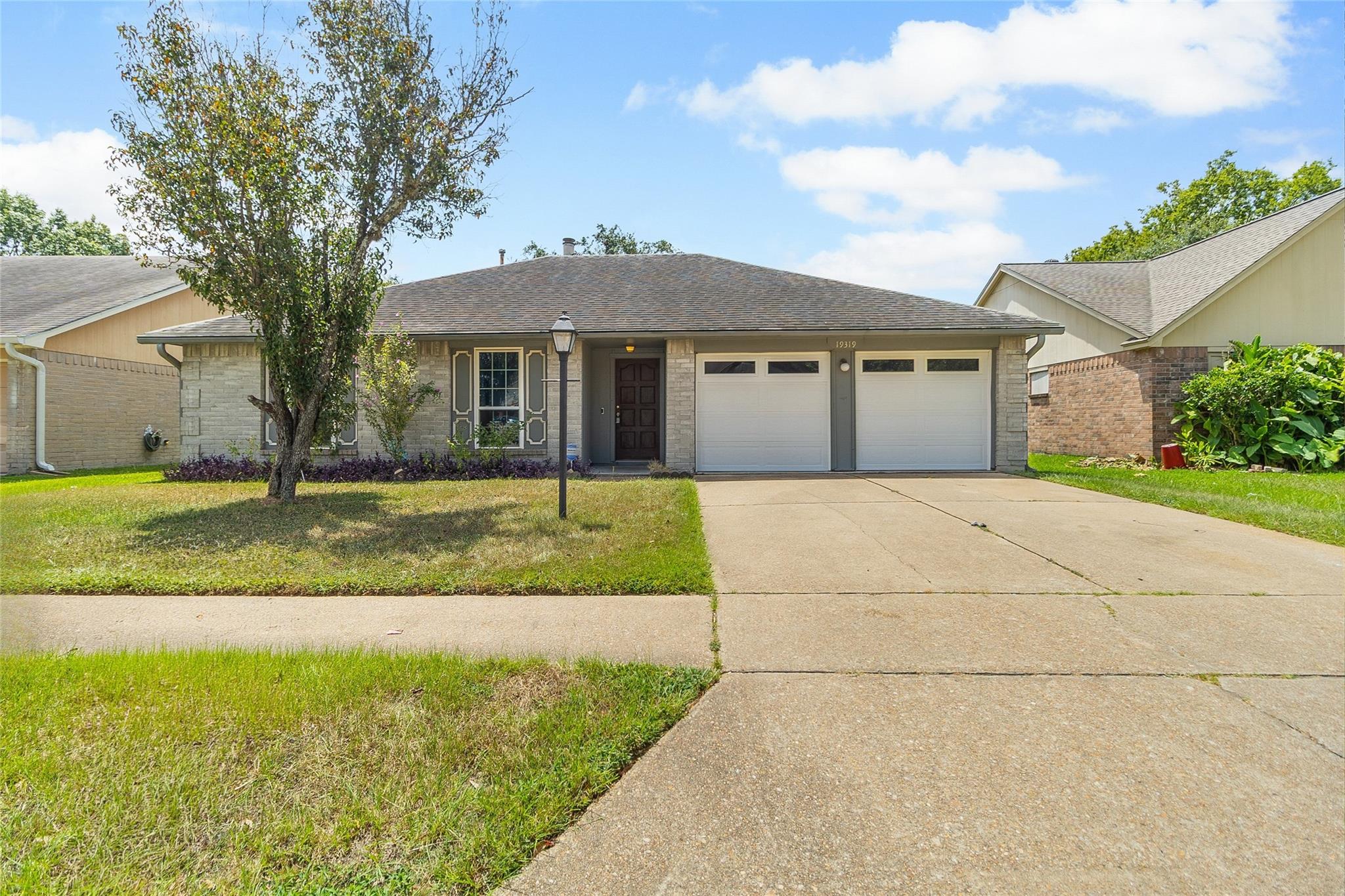 19319 Indian Grass Drive — photo