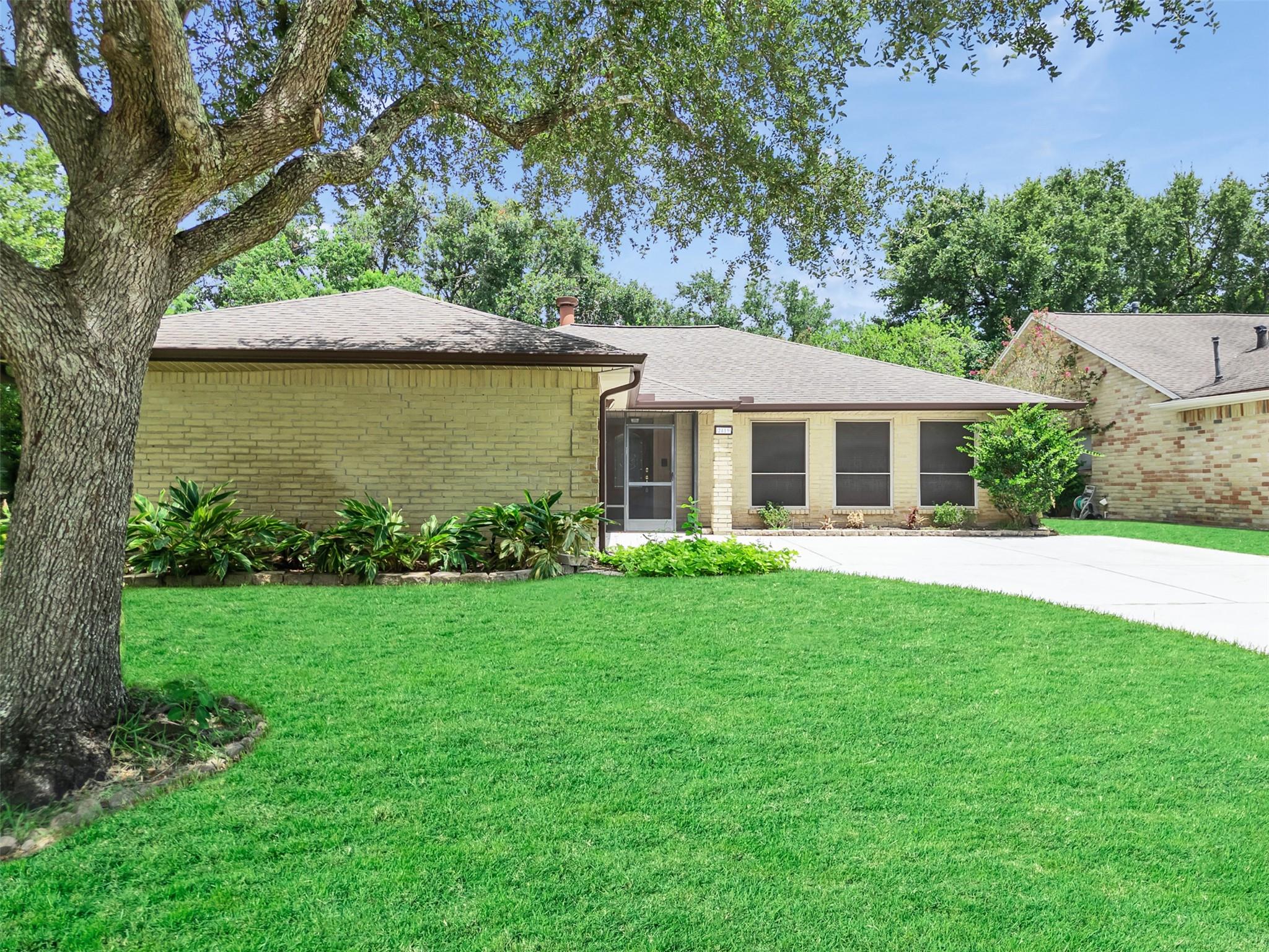 2819 Poplar Creek Lane — photo