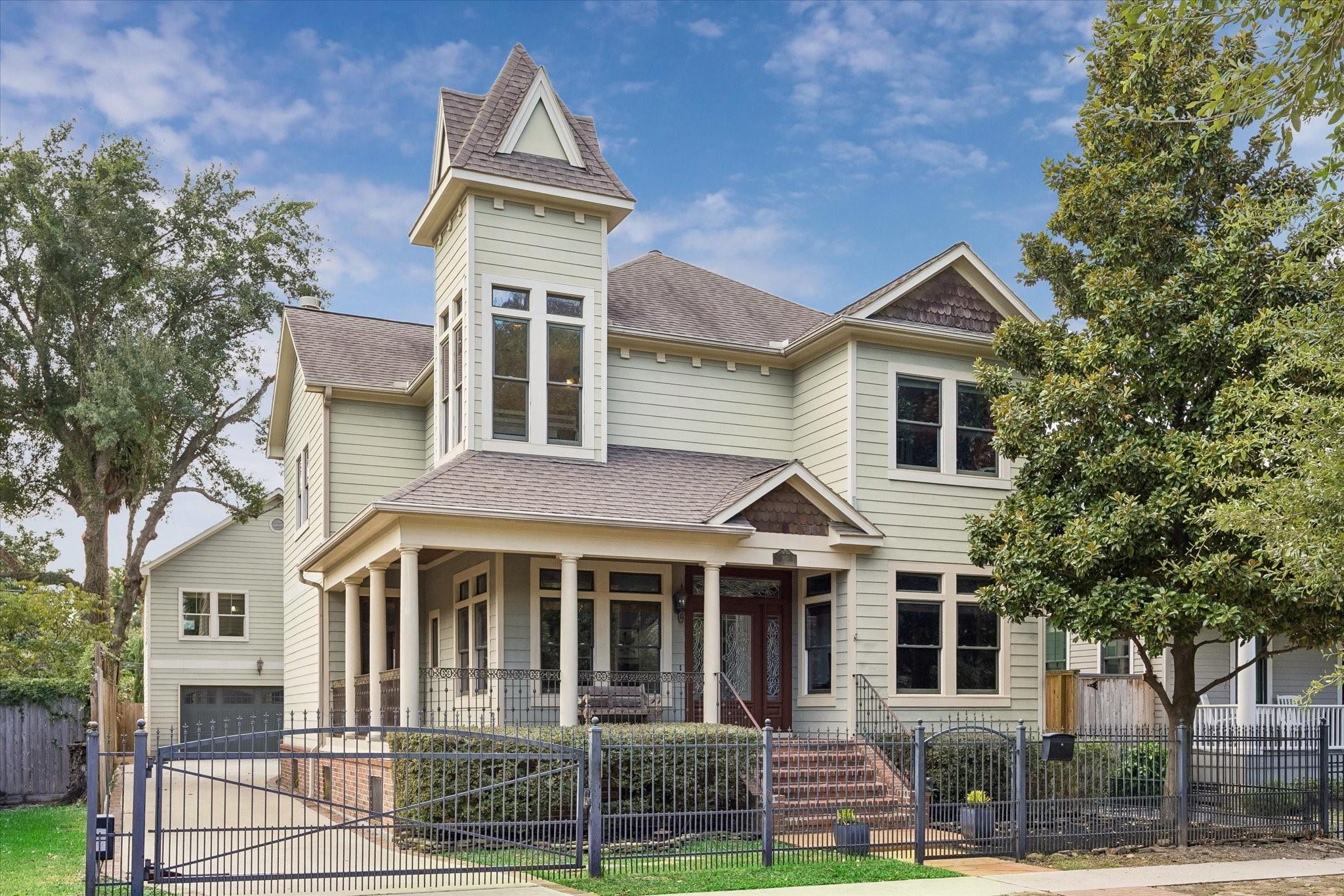 915 Oxford Street — photo