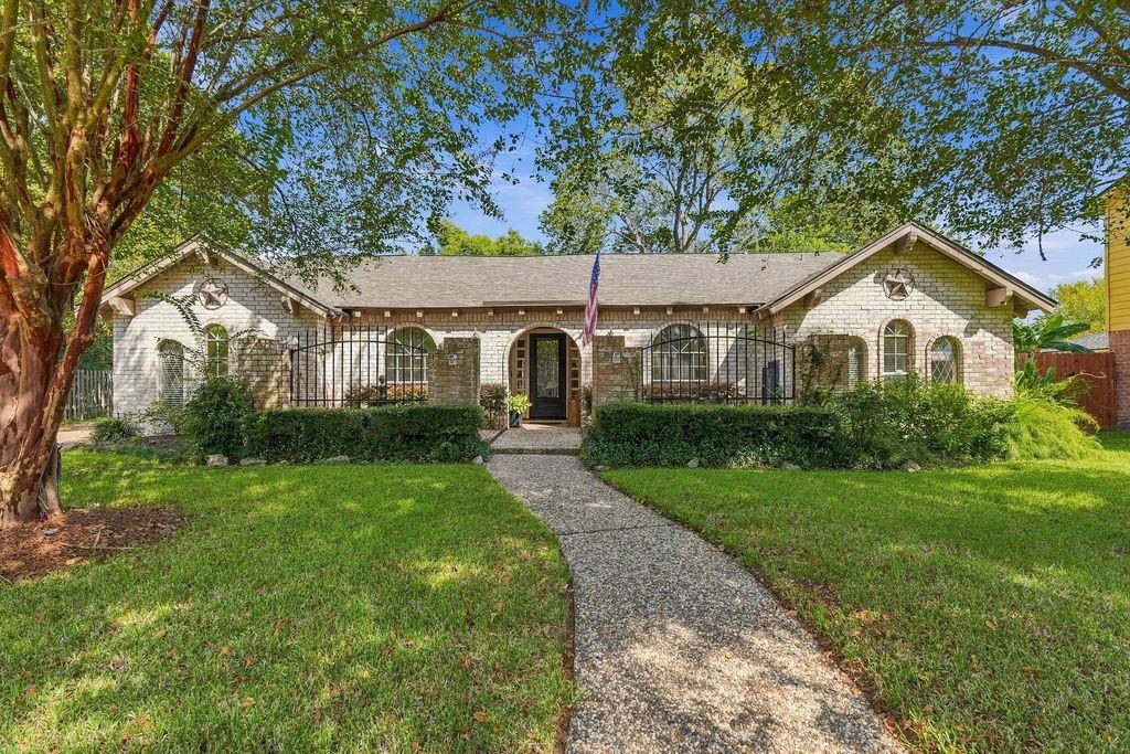 1114 Appleford Drive — photo