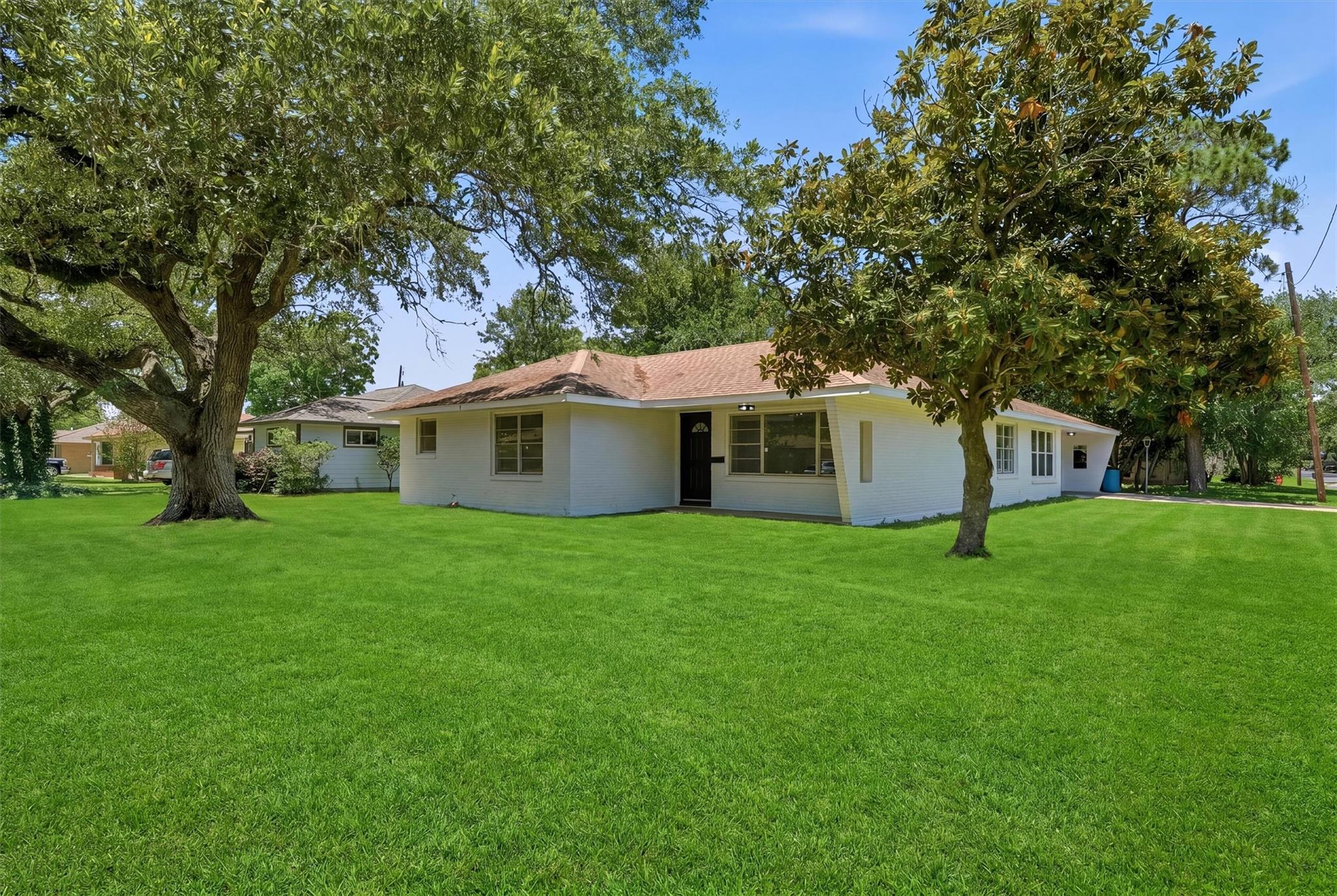 5002 Live Oak Drive — photo