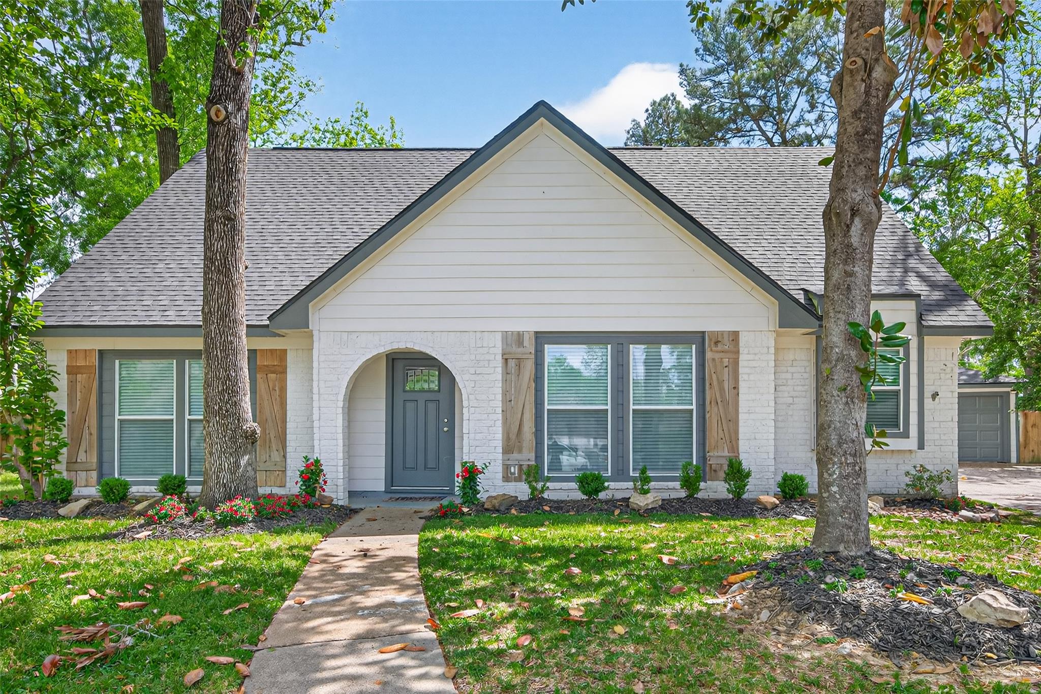 2127 Whispering Trails Circle — photo