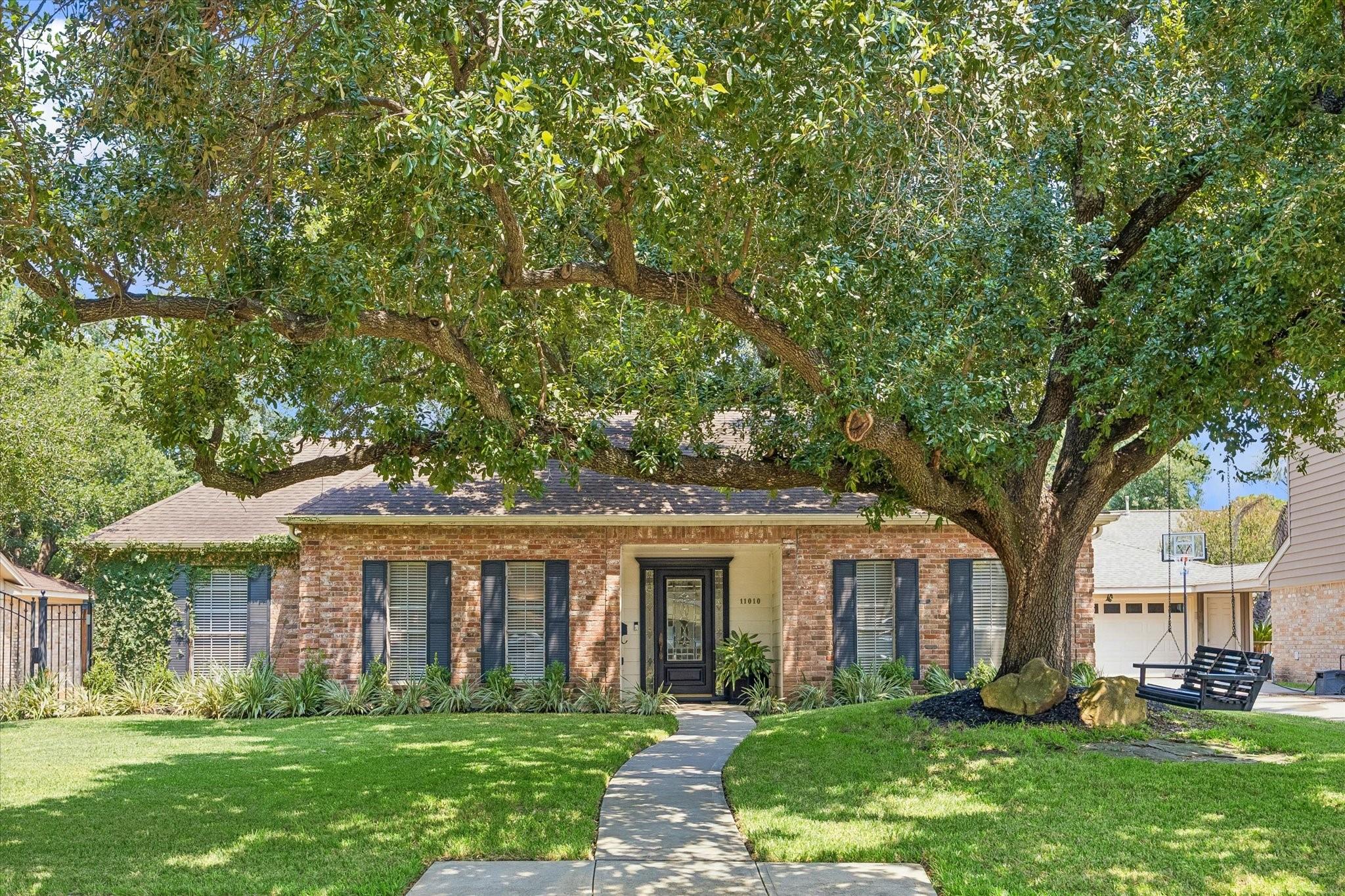 11010 Overbrook Lane — photo