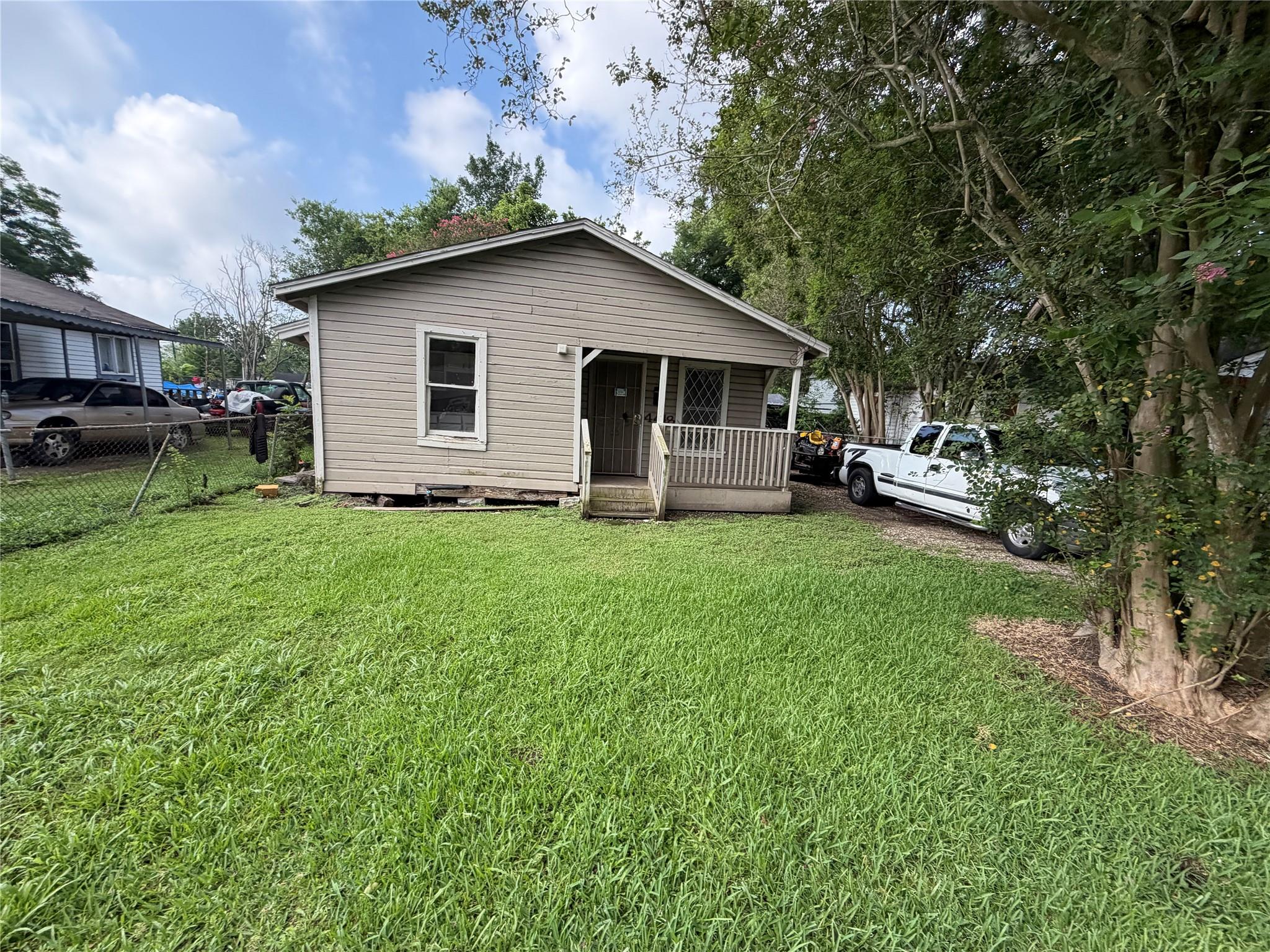 4418 Davenport Street — photo