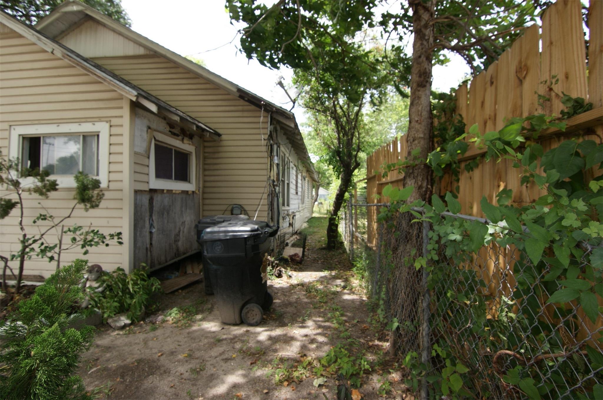 1265 Morris Street — photo