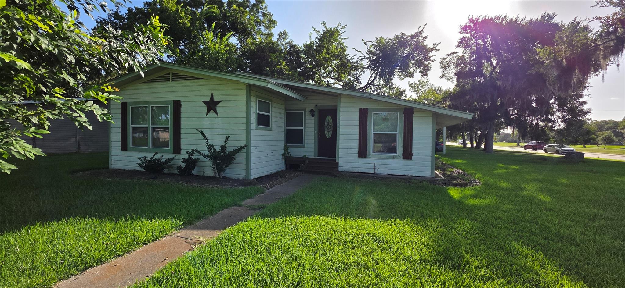 202 Azalea Street — photo