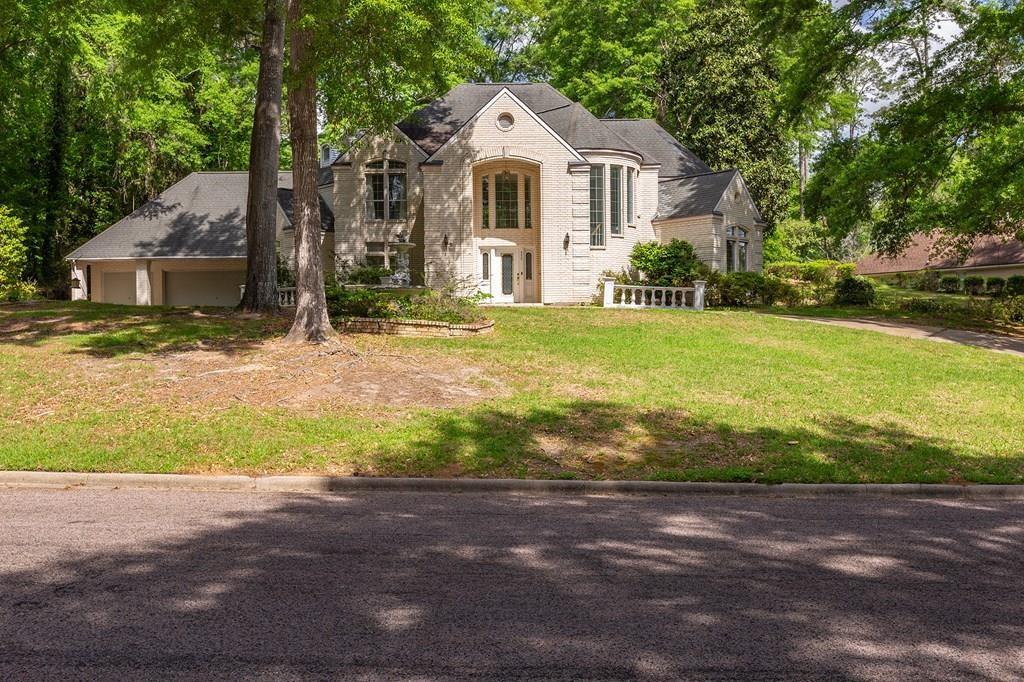 555 Willow Drive — photo