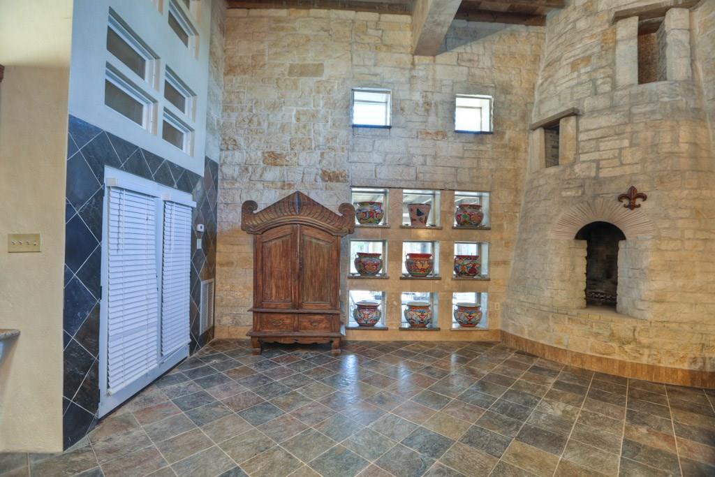 614 Pine Gully Road Loft — photo