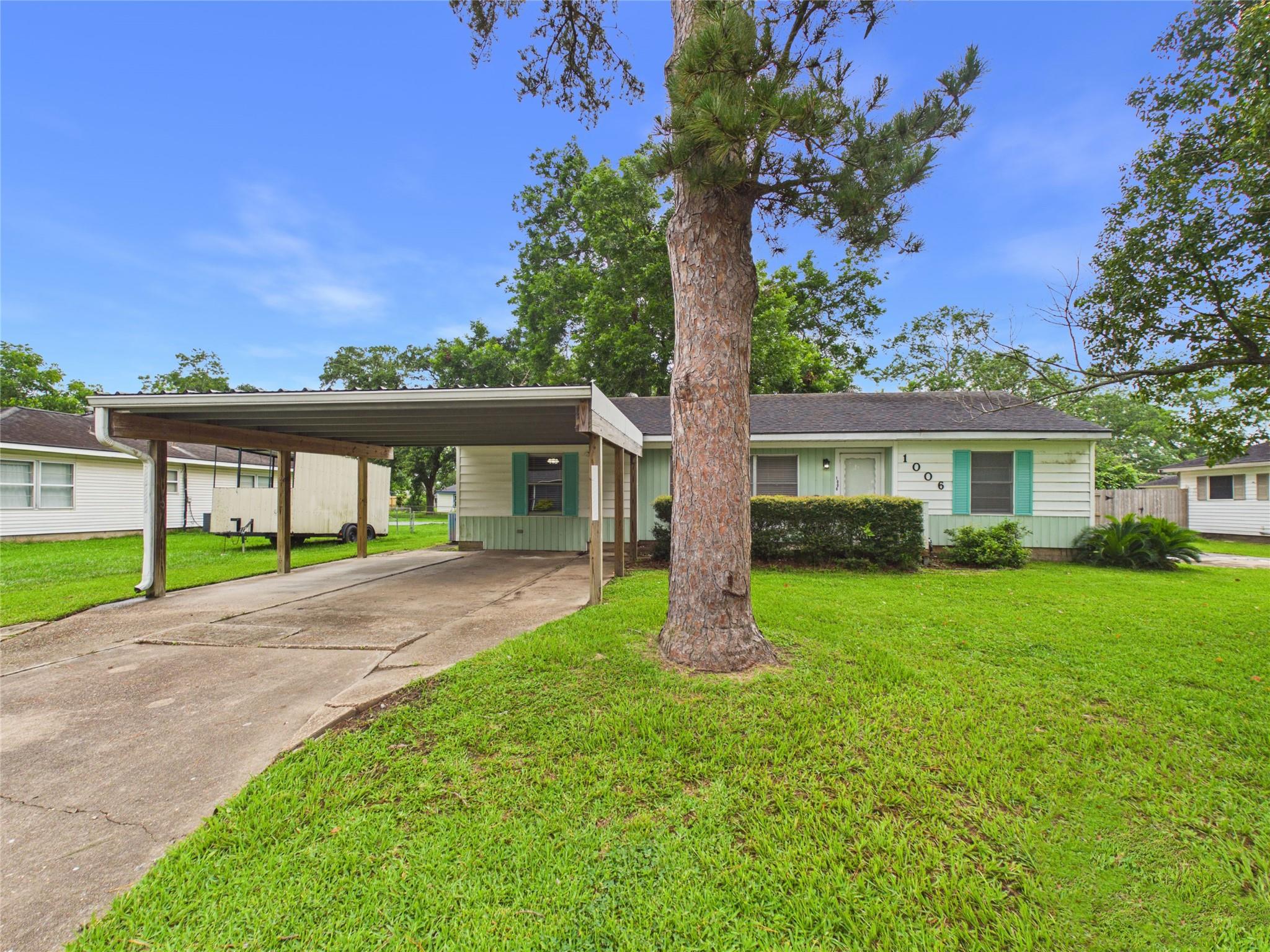 1006 Mac Drive — photo