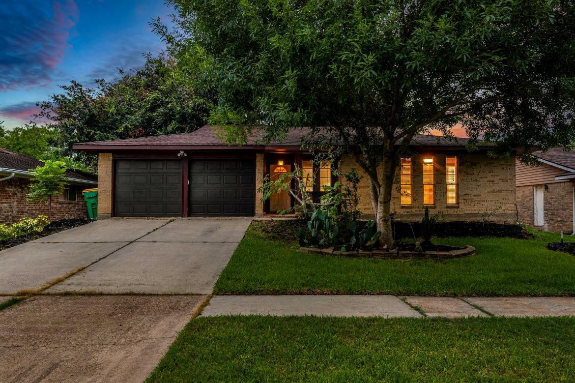 1728 Dolphin Drive — photo