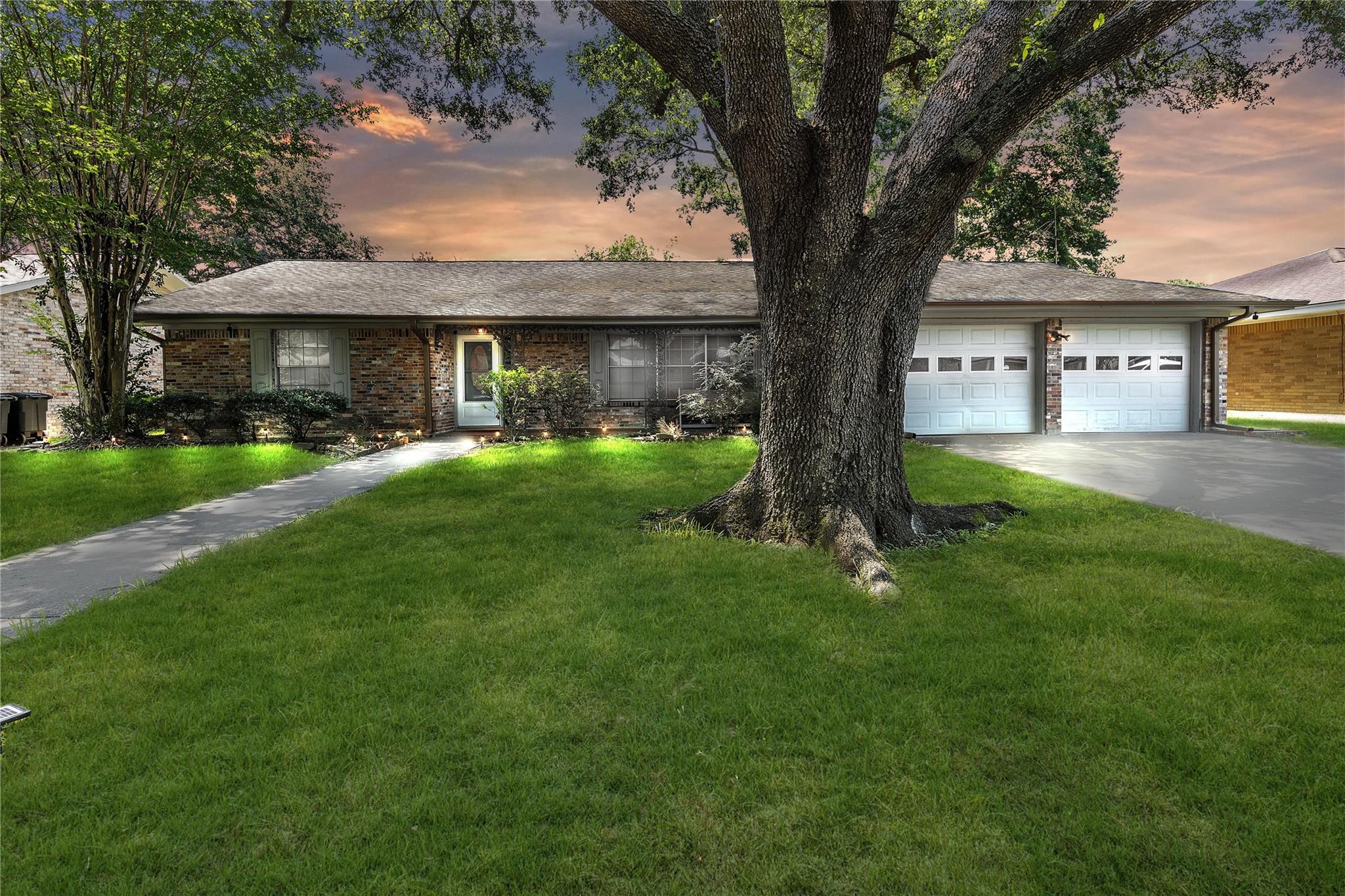 2207 Mockingbird Lane — photo