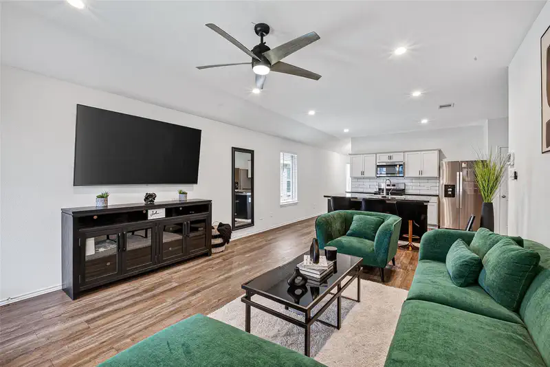 24318 Pebble Crescent Lane — photo