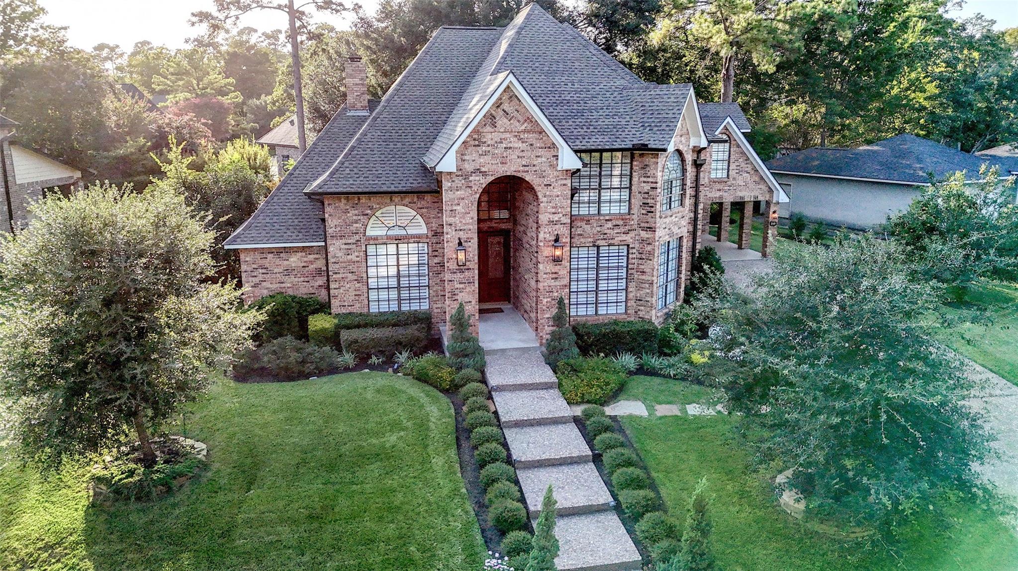 240 Edgewood Dr — photo