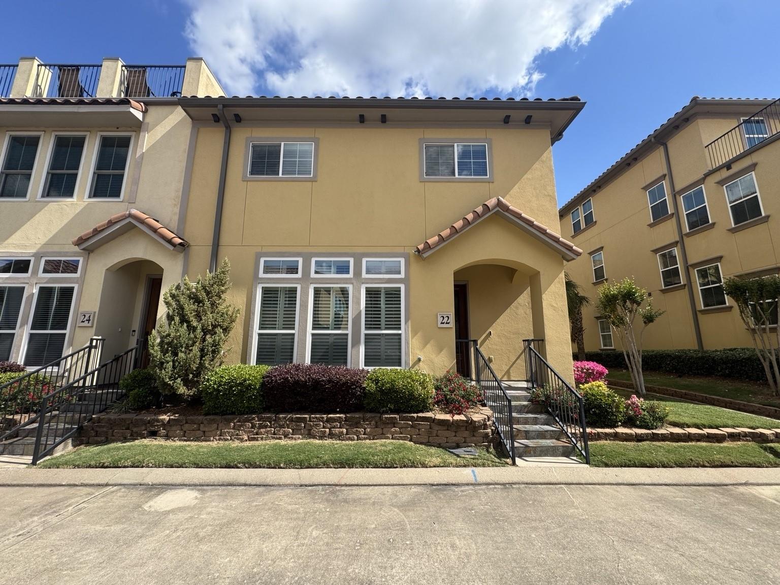 22 W Oaks Drive — photo