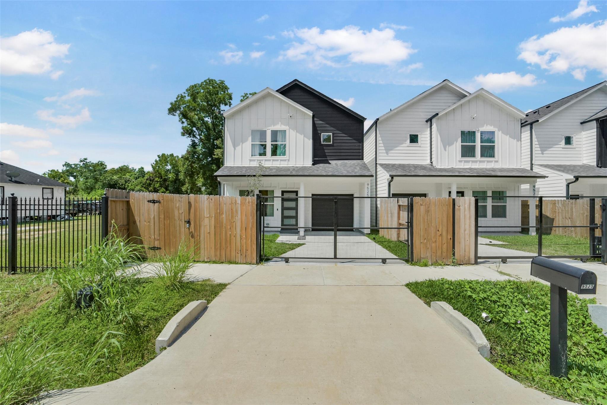 9525 Beckley Street — photo