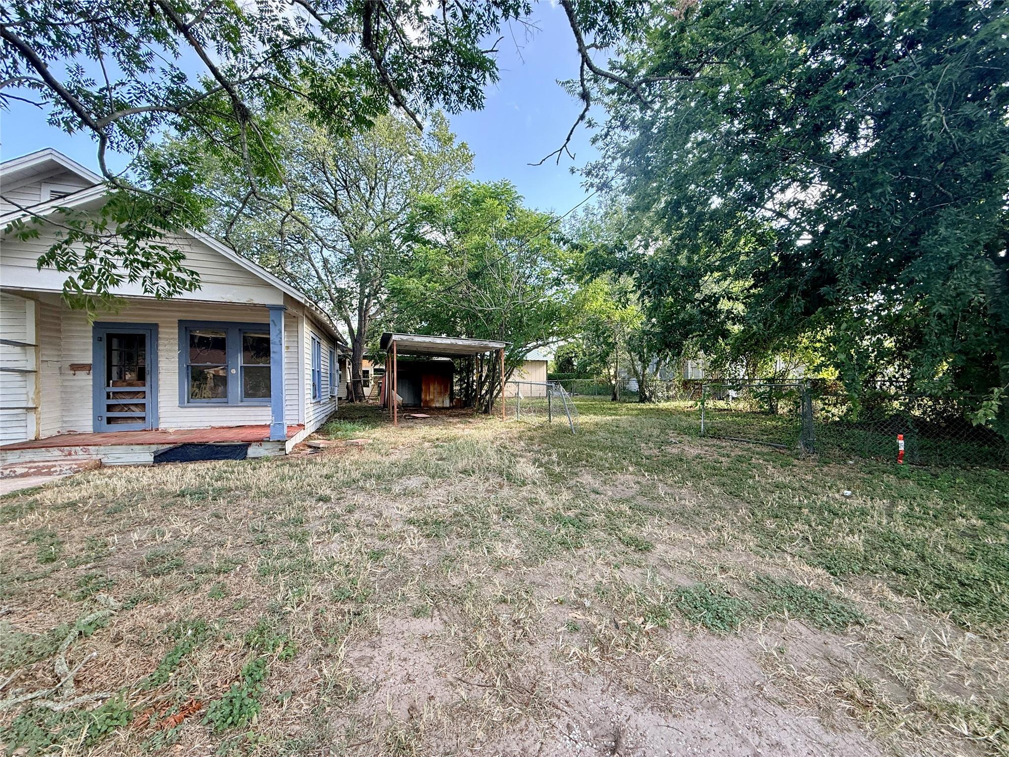 201 E Bailey Street, Cuero, TX 77954 — photo 2