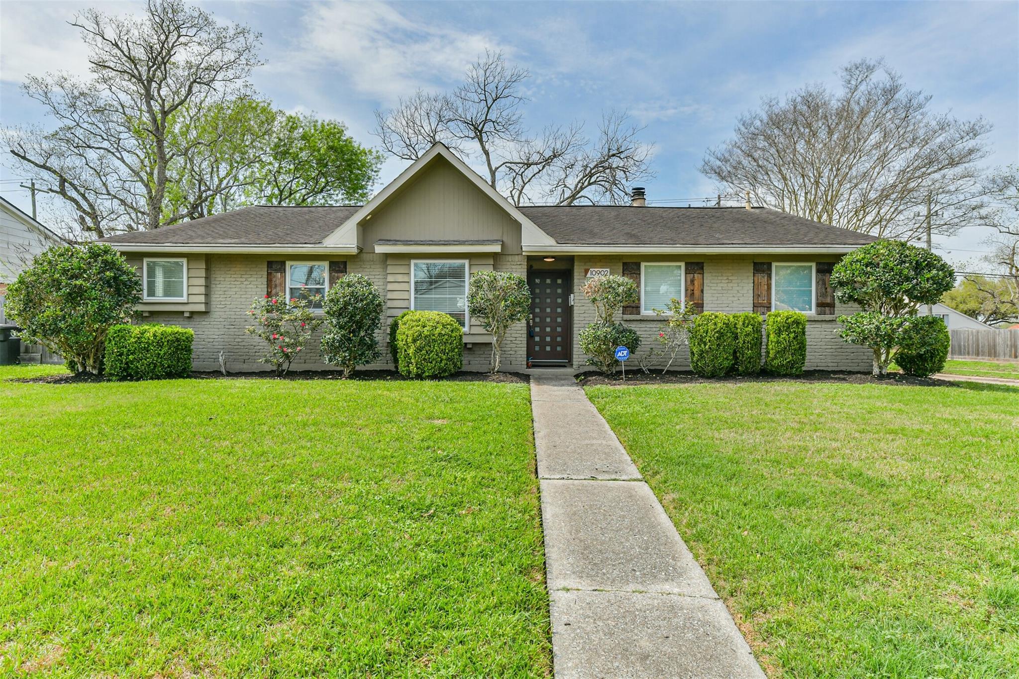 10902 Braewick Drive — photo