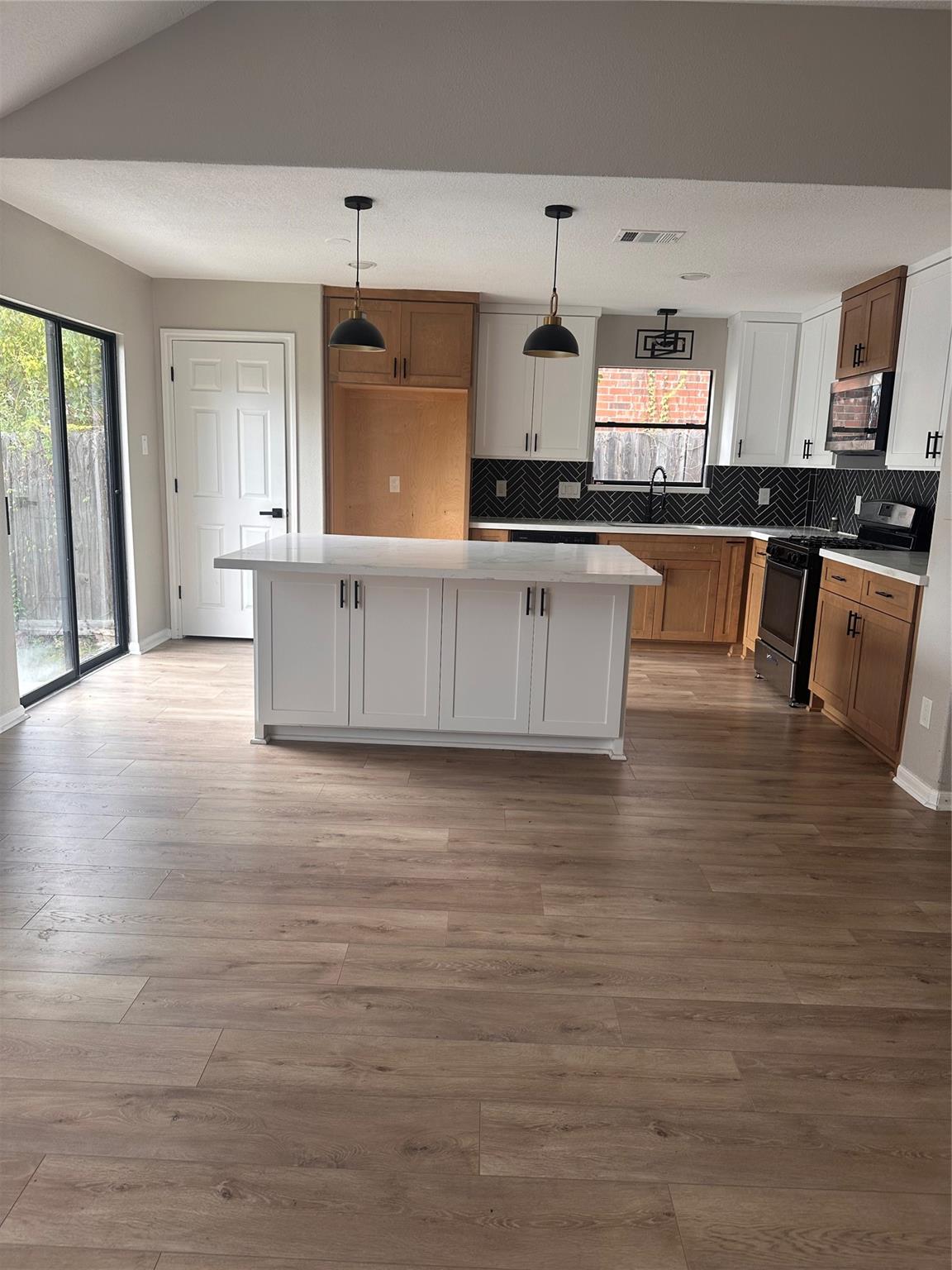 3812 Maple Drive, Conroe, TX 77302 — photo 2