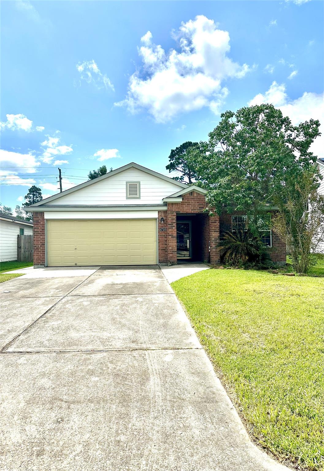 4710 Comal River Loop — photo