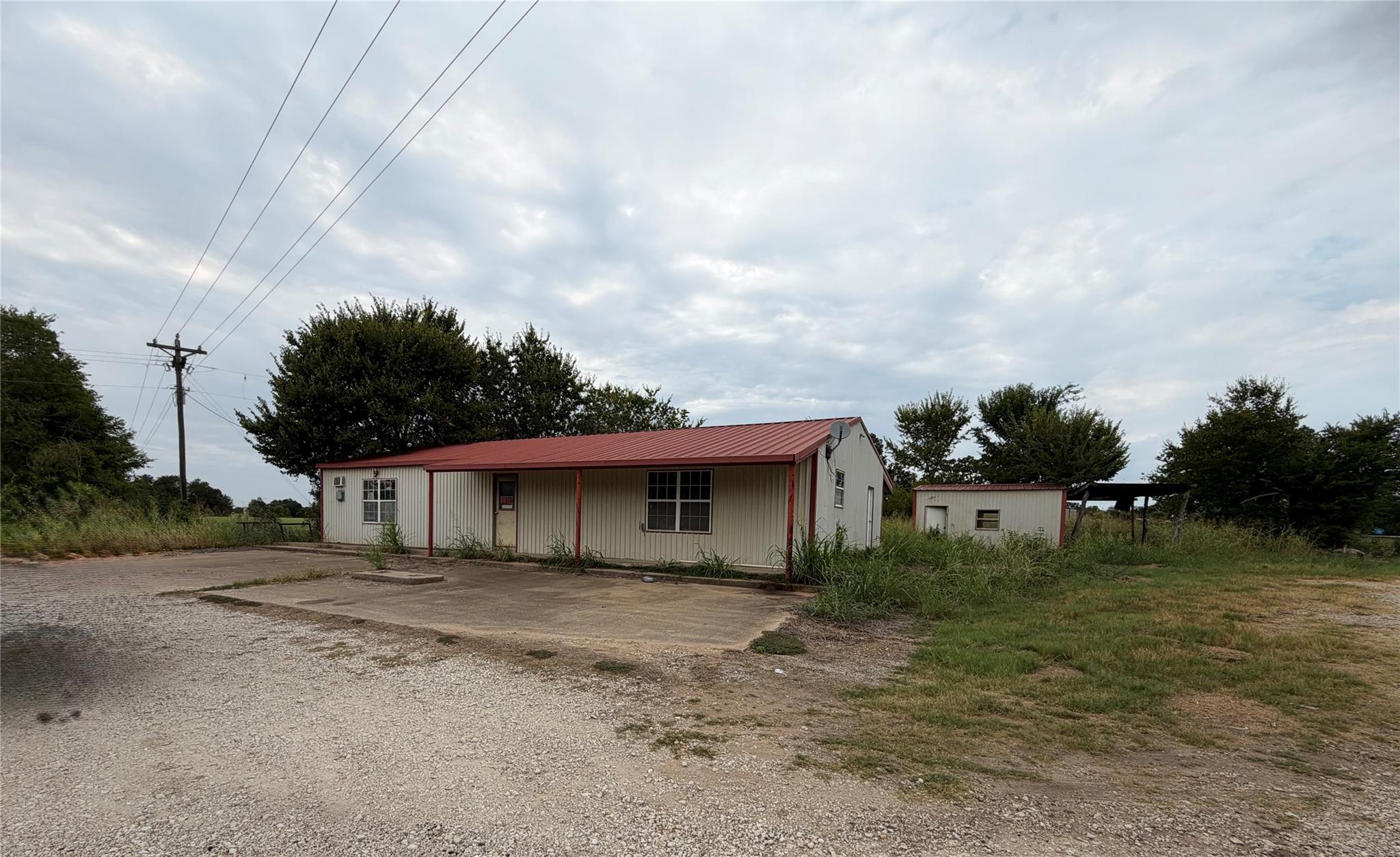 1421 FM 39 S — photo