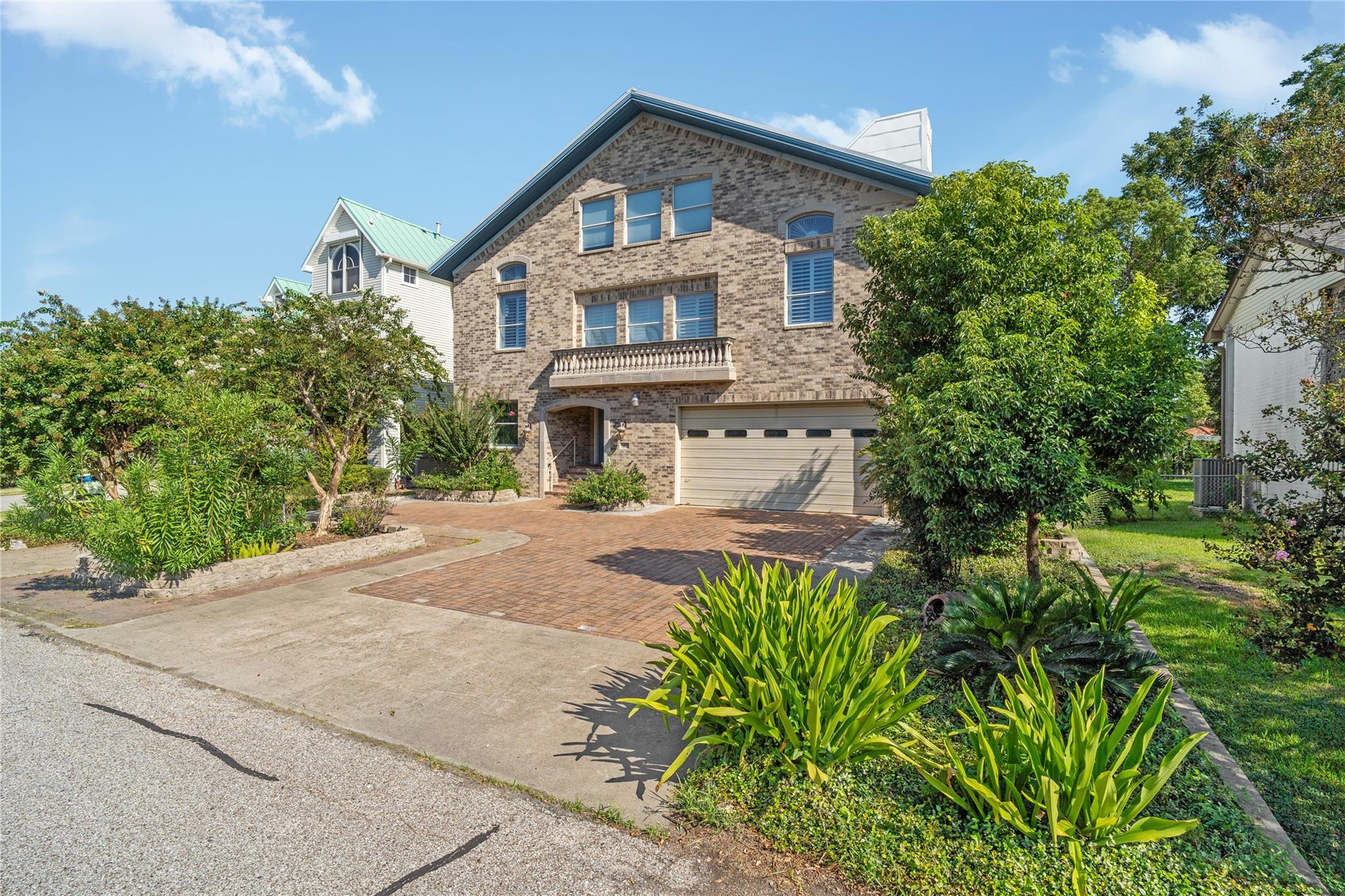 418 Bay Colony Drive — photo