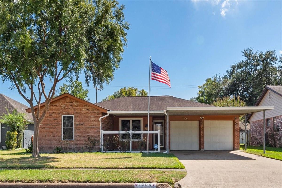 1209 E Brown Lane — photo