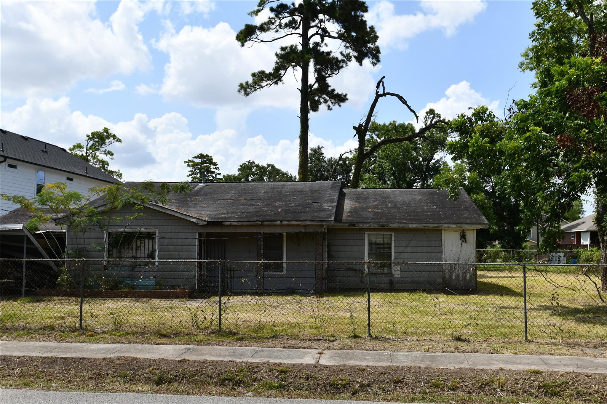 8206 Sterlingshire Street — photo