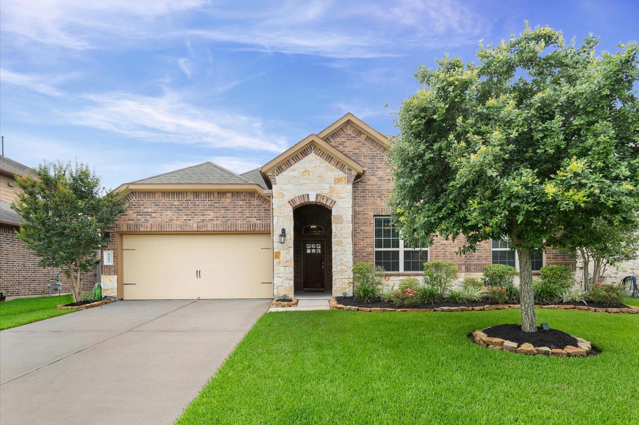 6205 Lakewood Court — photo