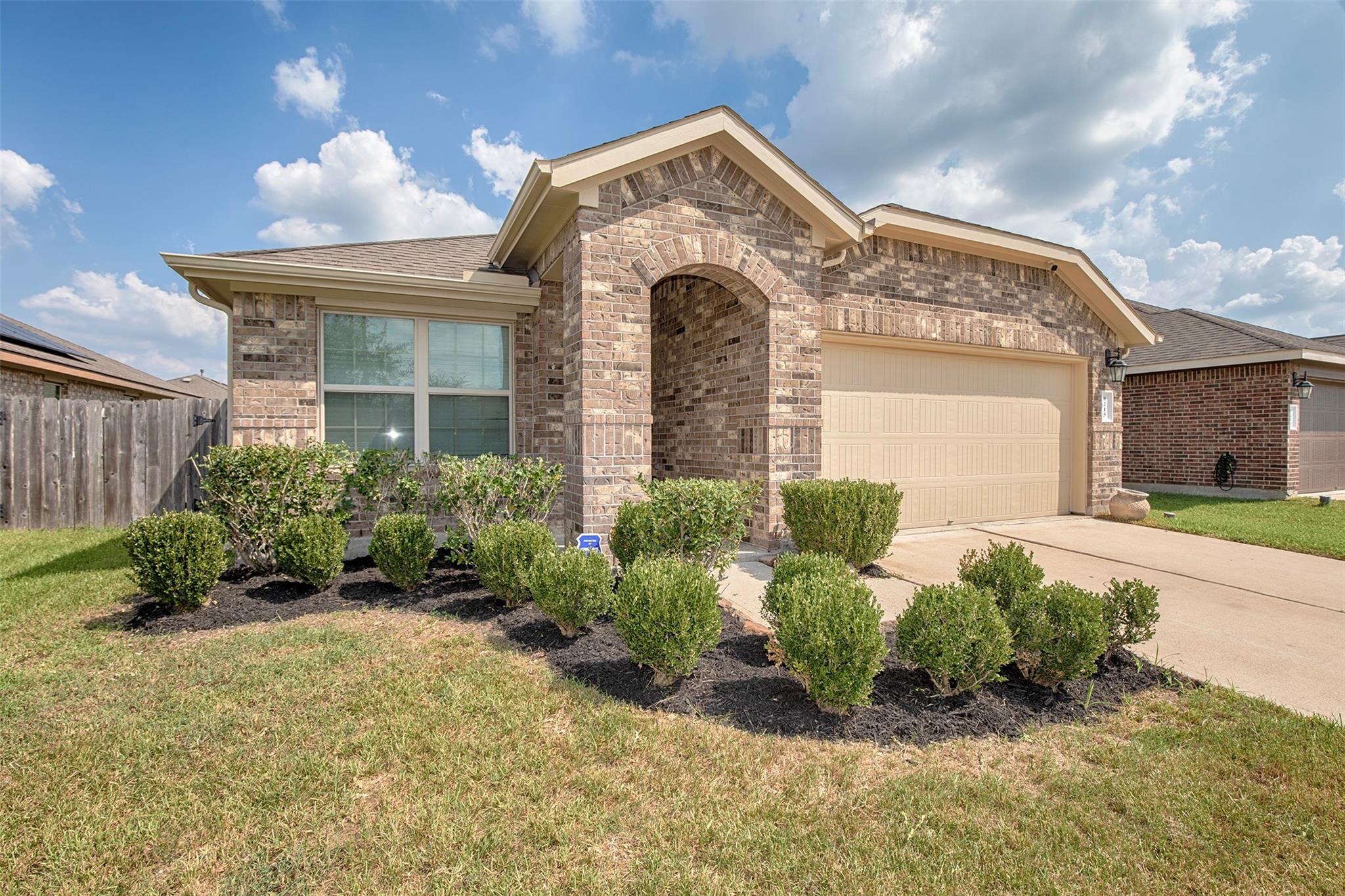 8215 Oakleaf Meadow Court — photo