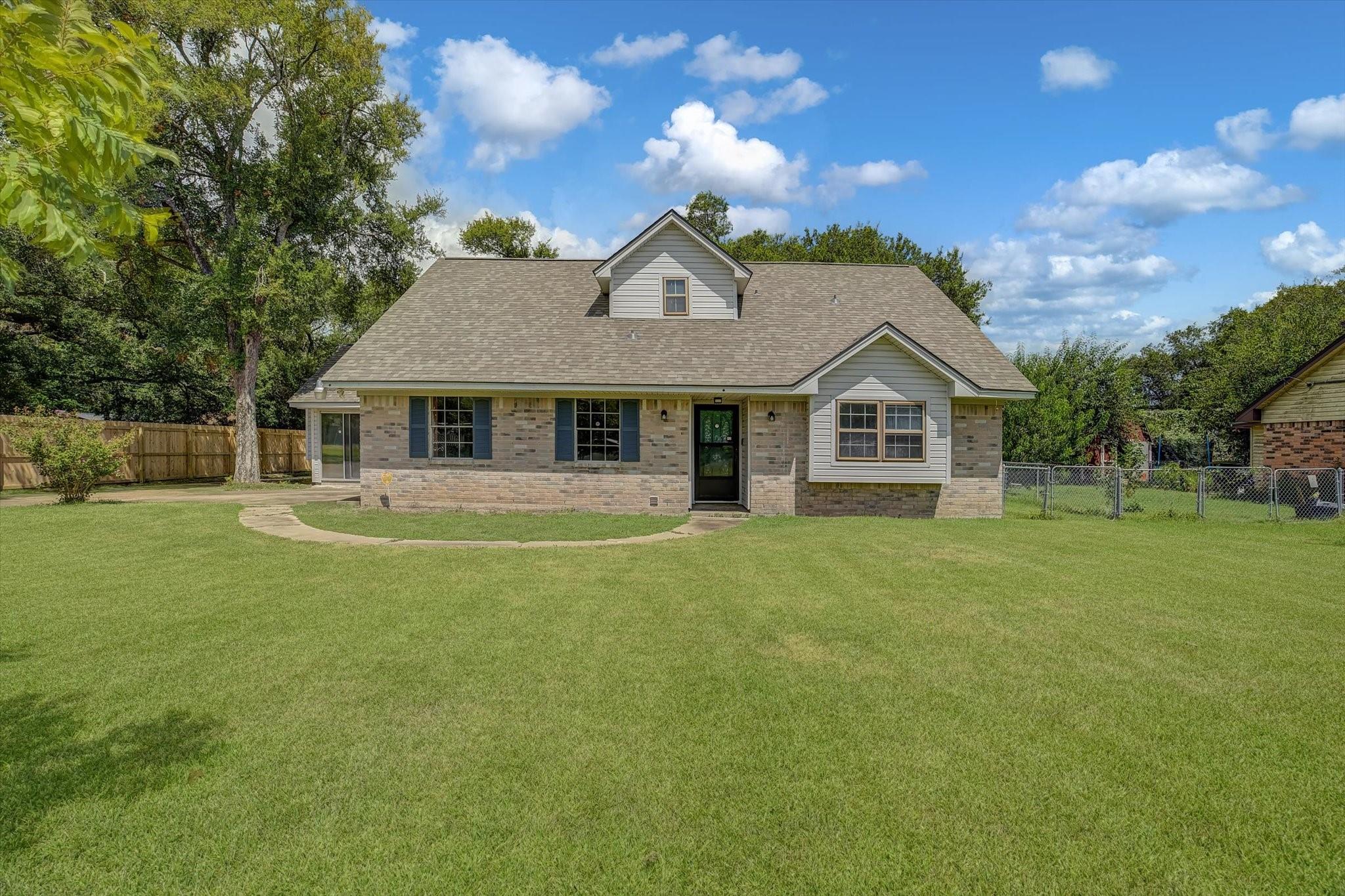 110 Mockingbird Lane — photo