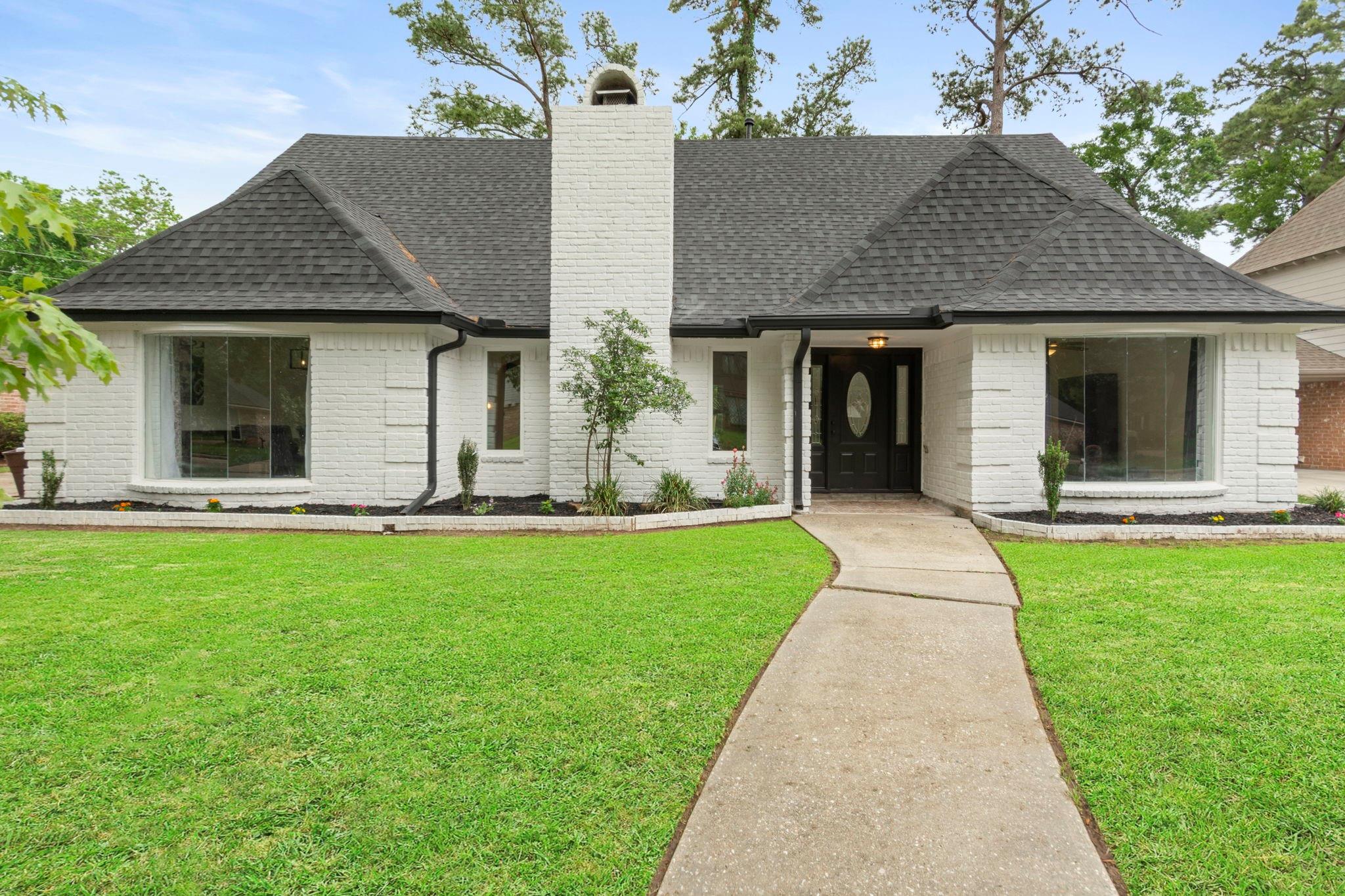 9222 New Forest Road — photo
