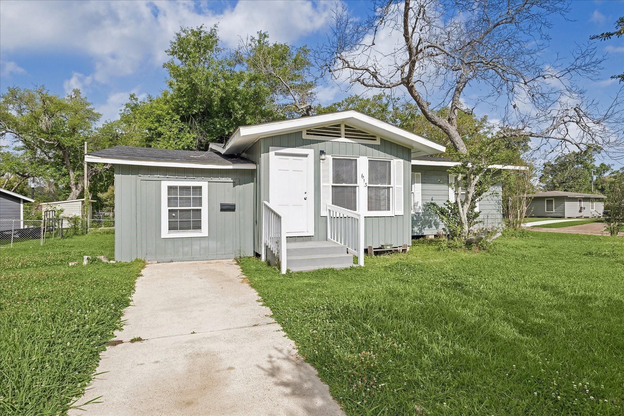 613 Winding Way Street — photo