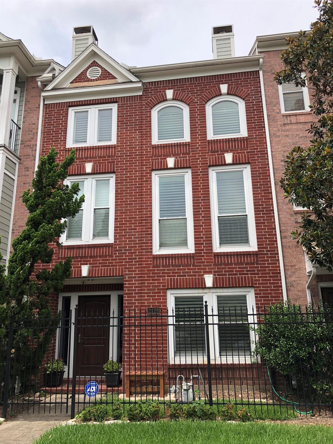 2128 Gillette Street — photo
