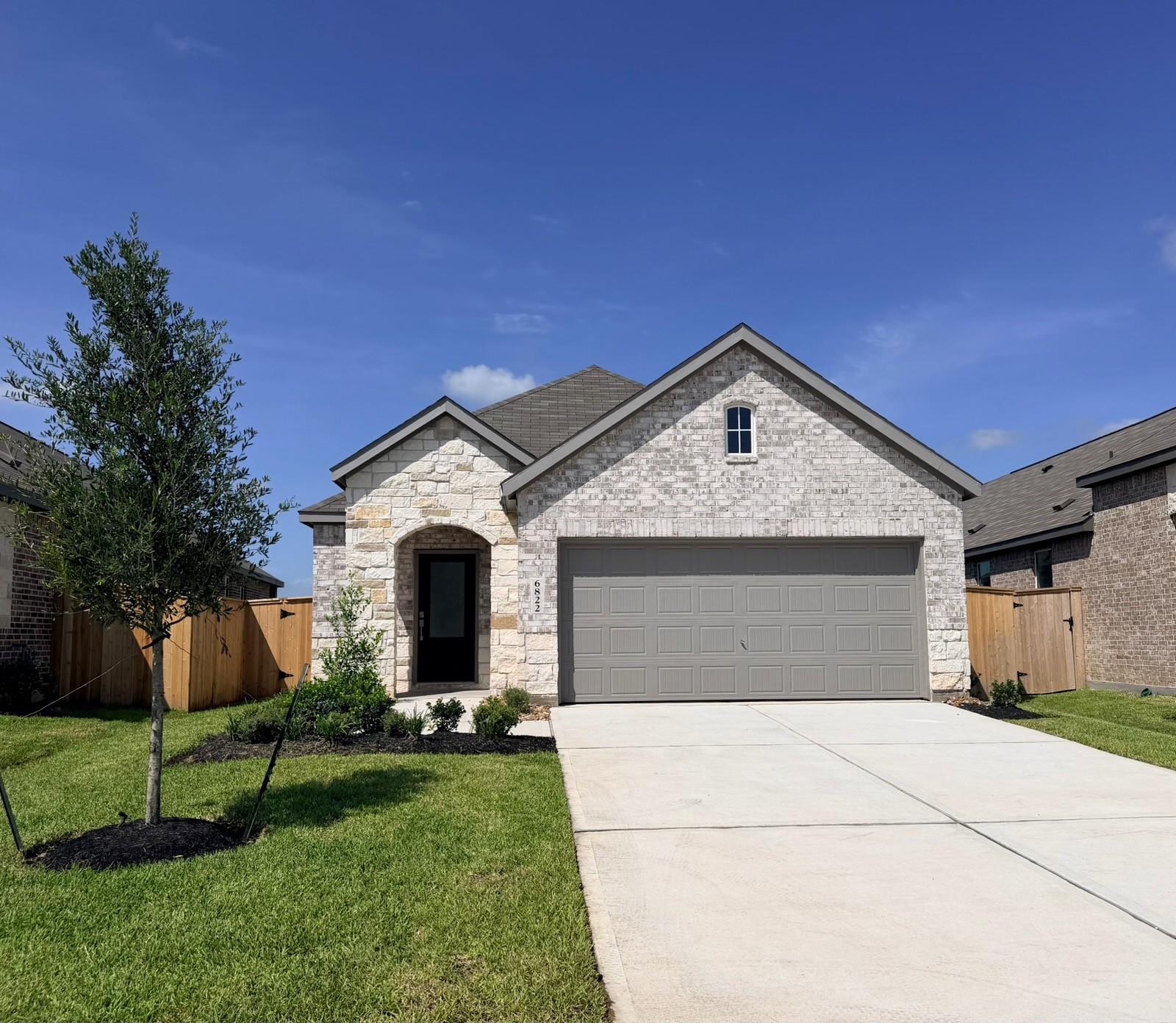 6822 Papillon Lane — photo