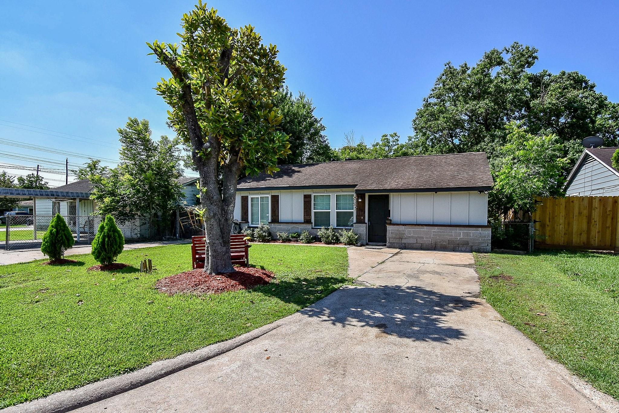1303 W Ellaine Avenue — photo