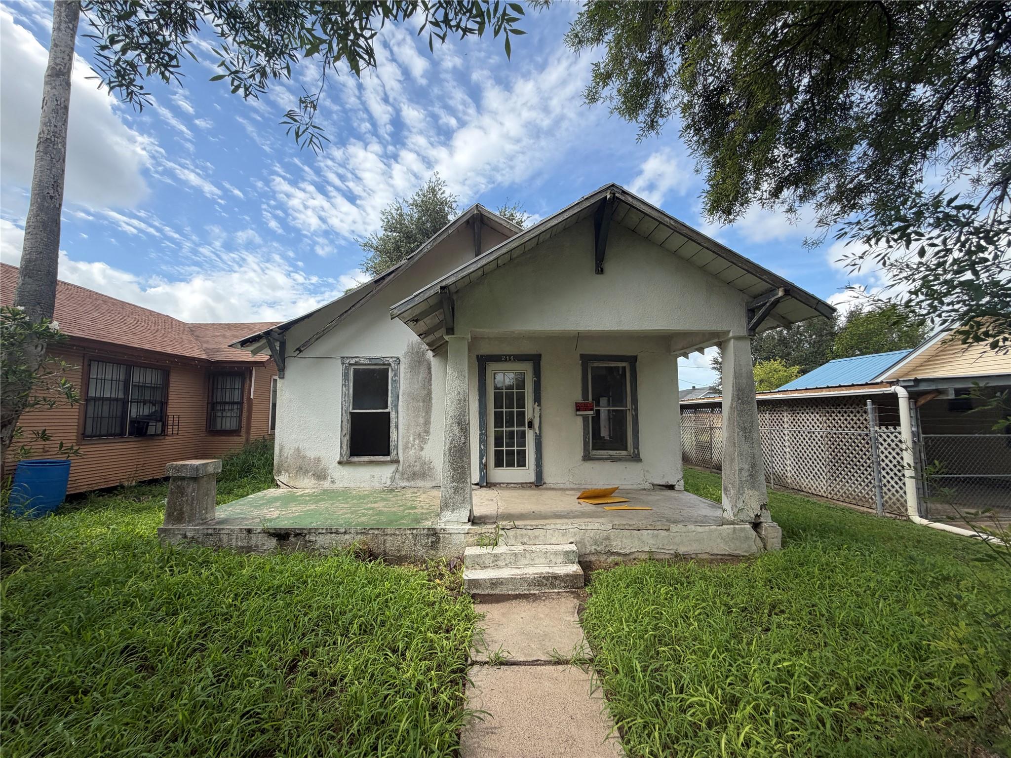 214 E Lee Street — photo