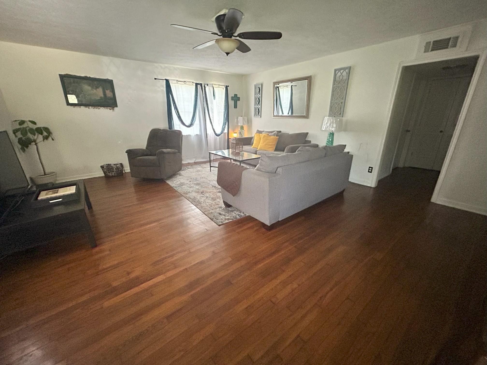 319 E Walnut, Winnie, TX 77665 — photo 2