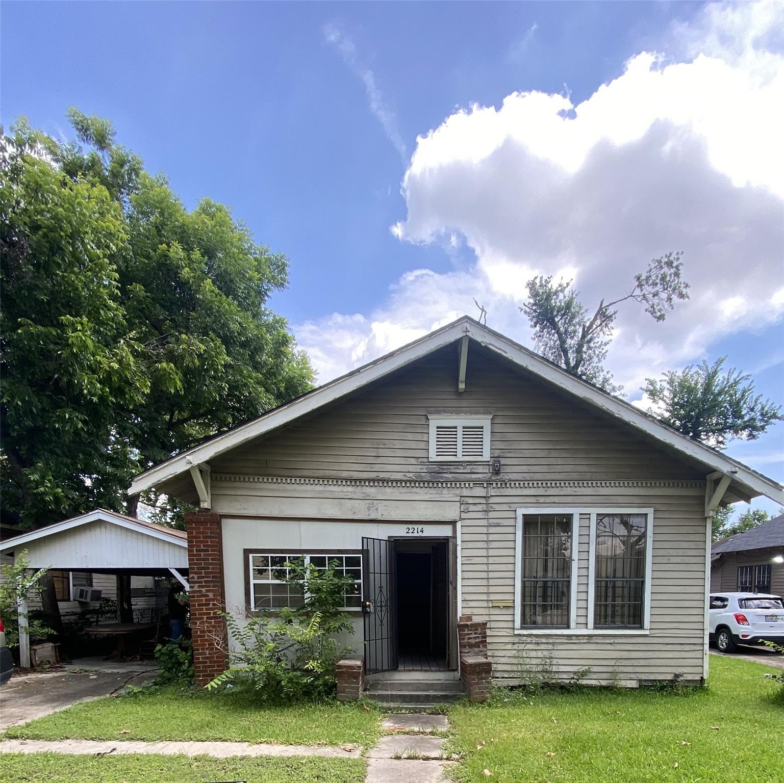 2214 Lee Street — photo
