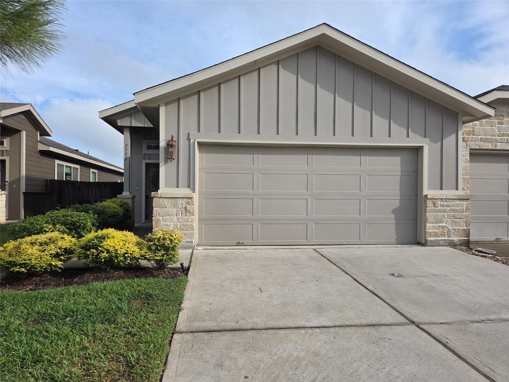 9752 Grosbeak Lane — photo
