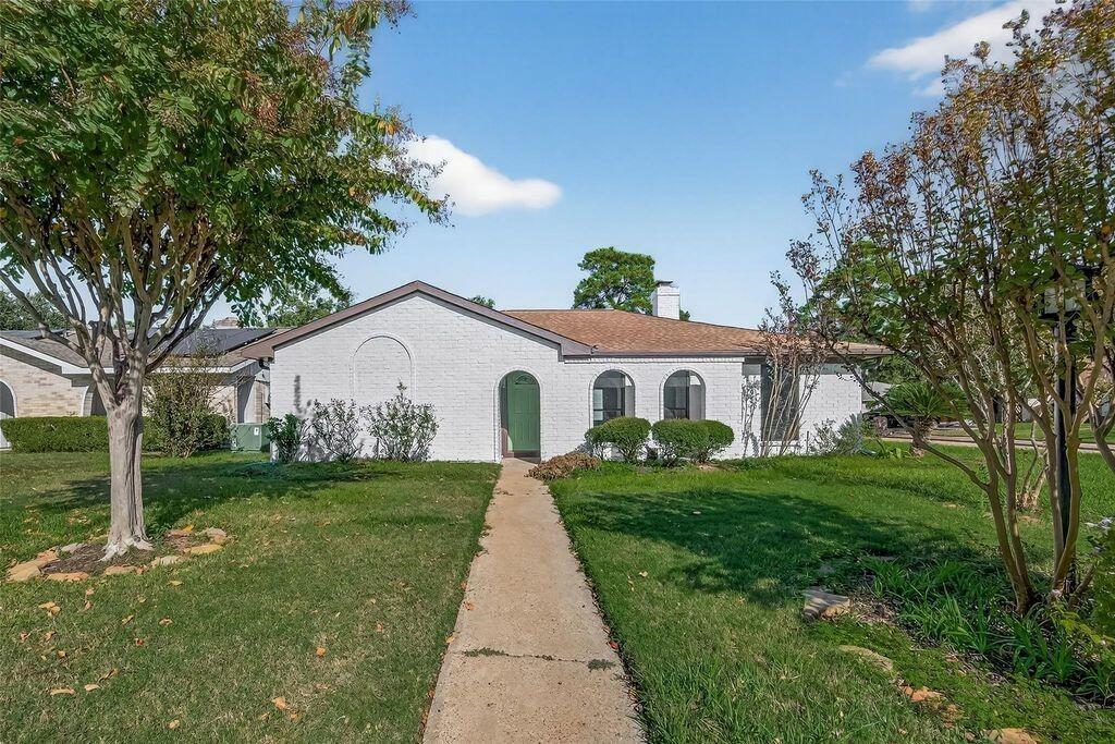 17418 Largs Circle — photo