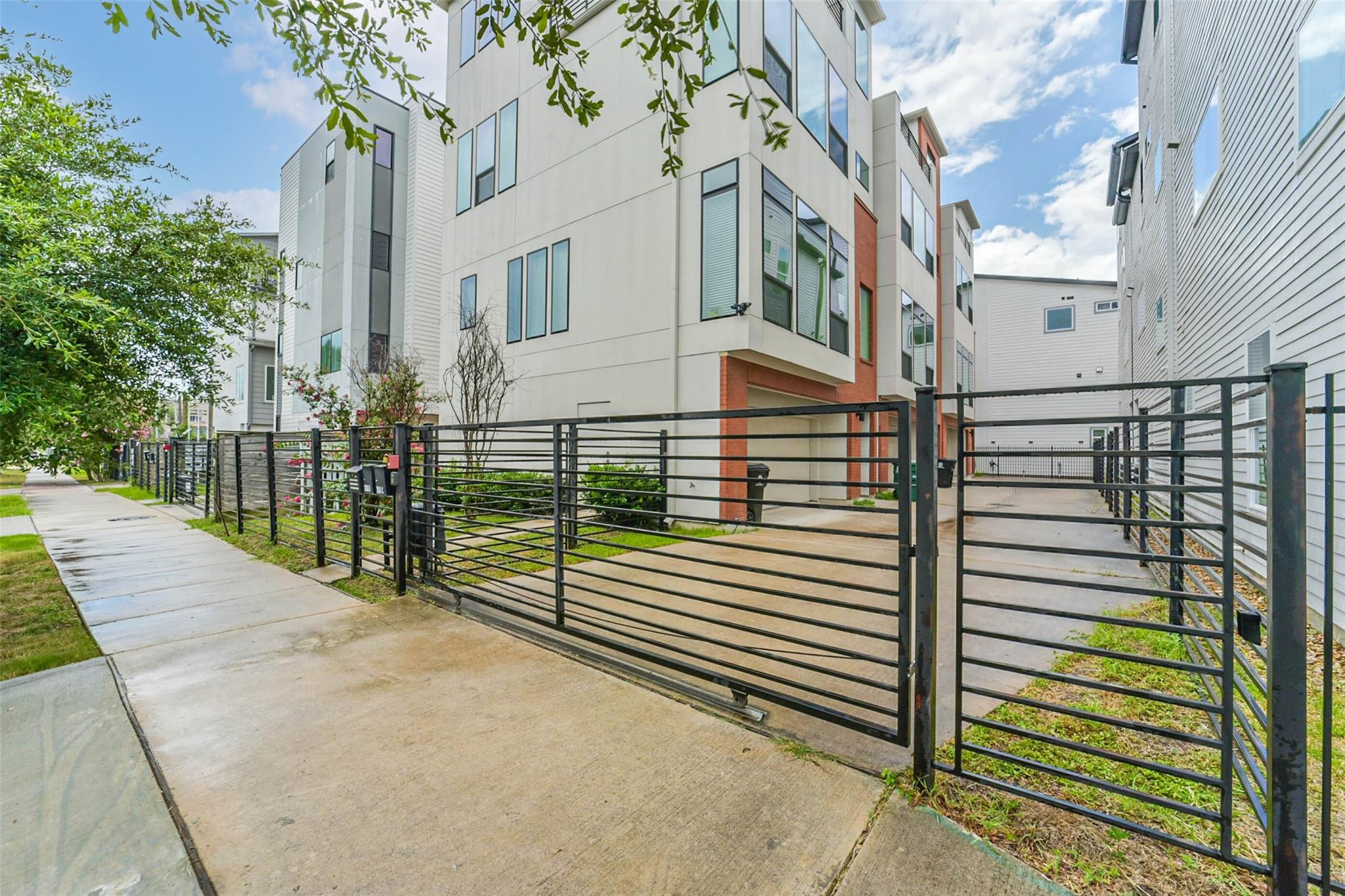 2408 Emancipation Avenue #a — photo