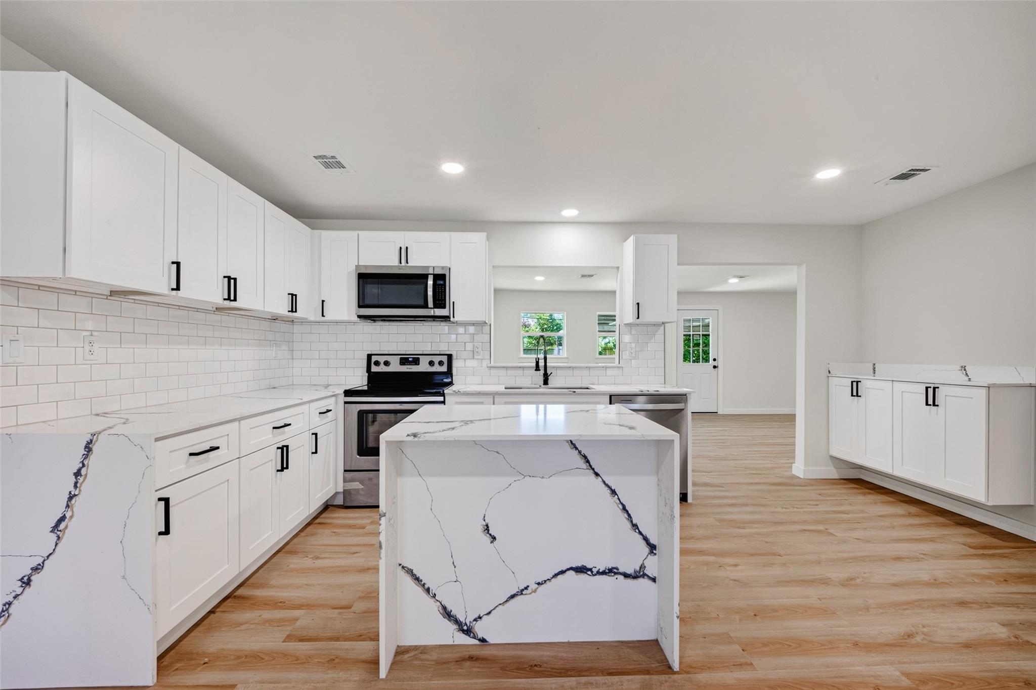 13030 Knollcrest Street — photo