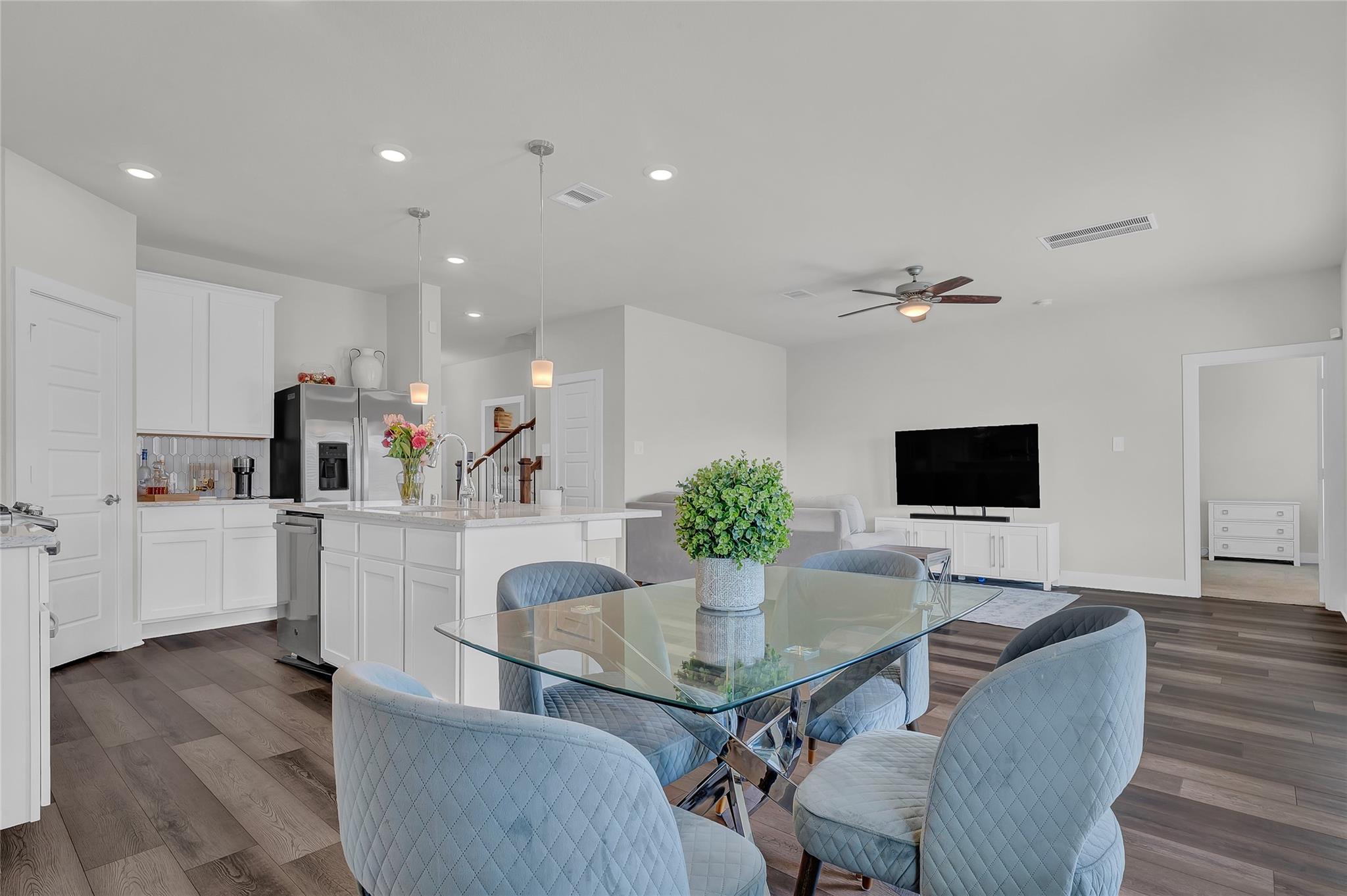 9702 Migrant Hawker Court — photo